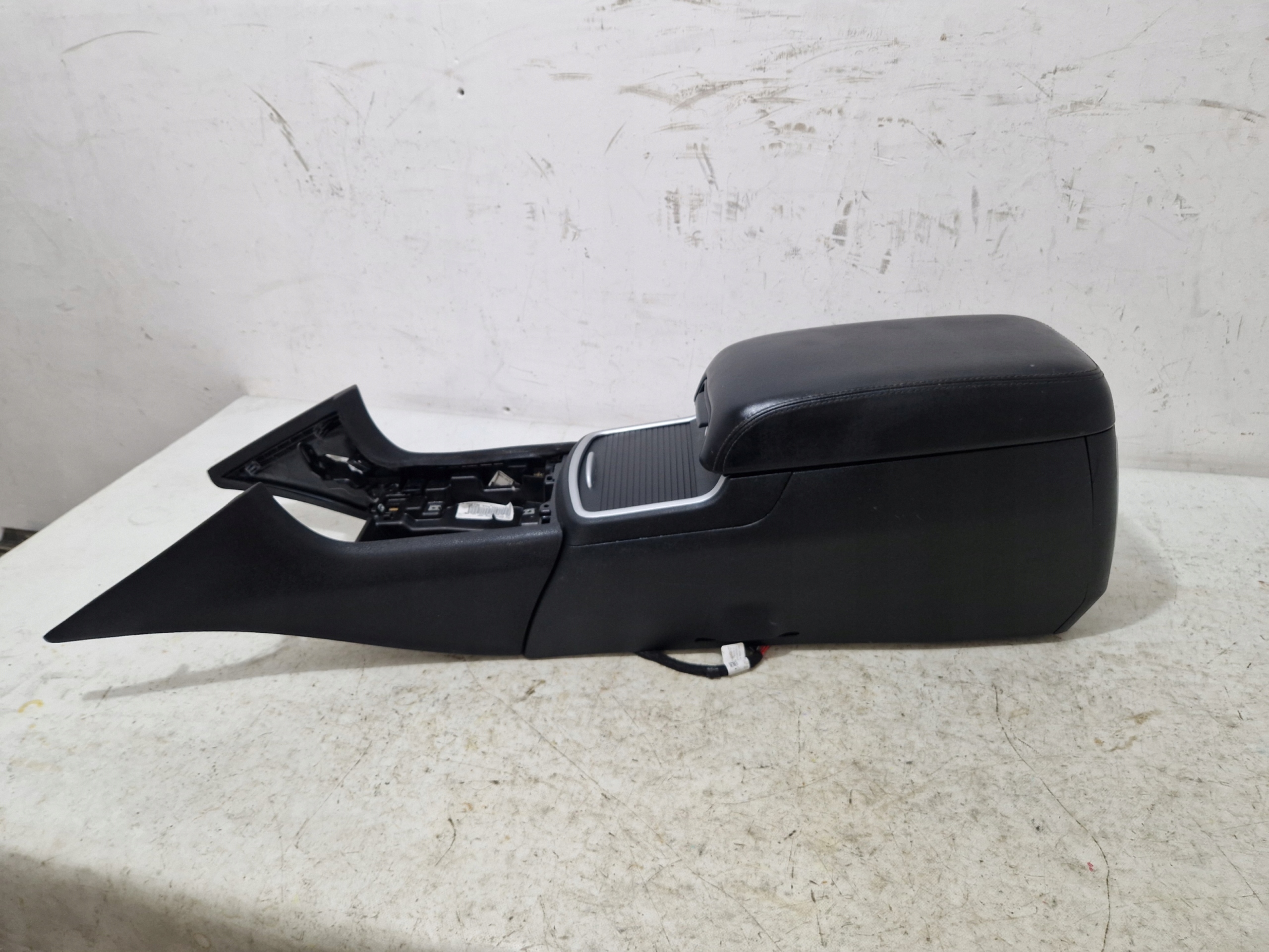 DODGE CHARGER 2019- TUNEL central armrest 6ED891X9AH