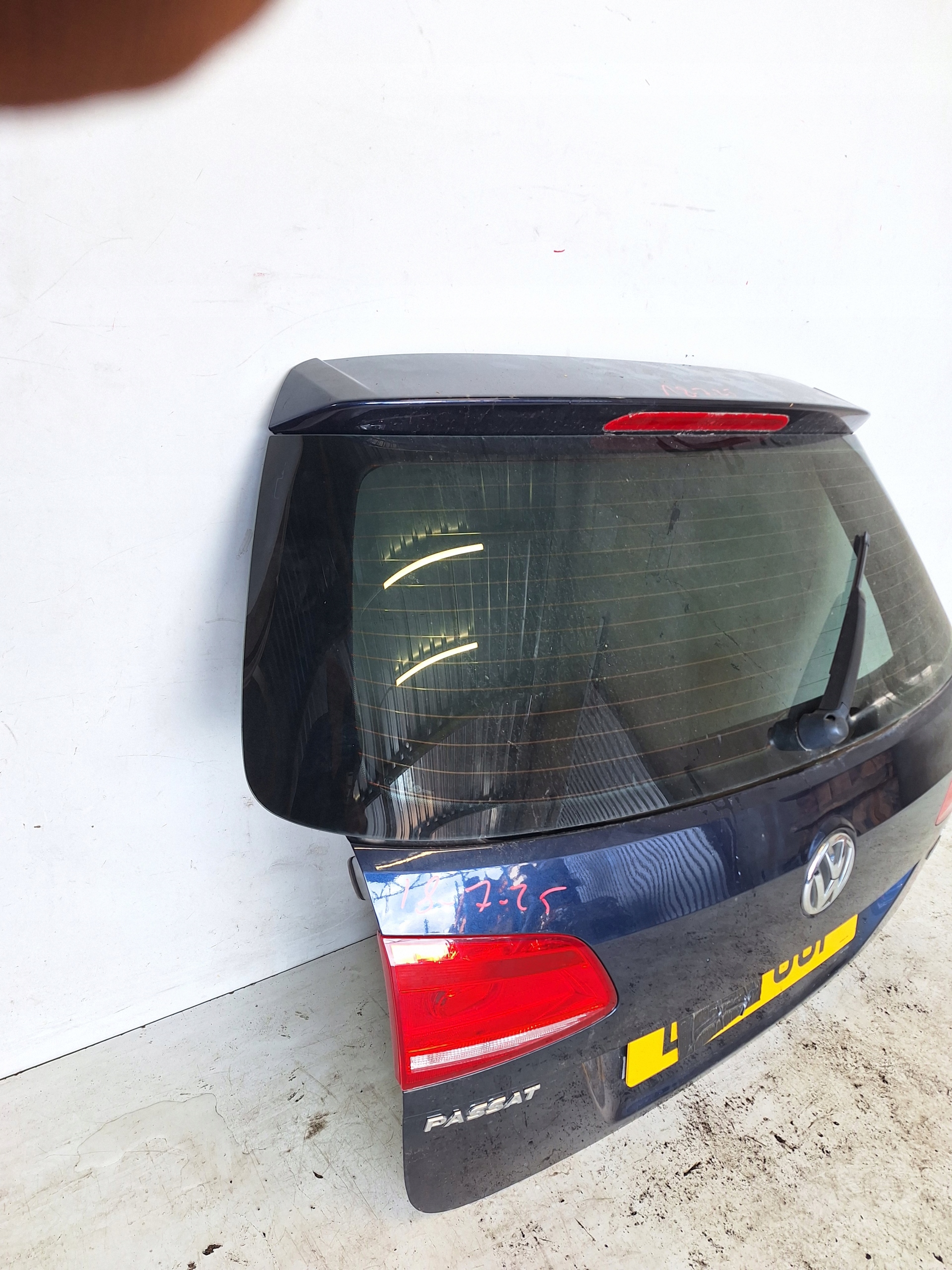 VOLKSWAGEN PASSAT B7 10-14 boot door KOMBI LH5X