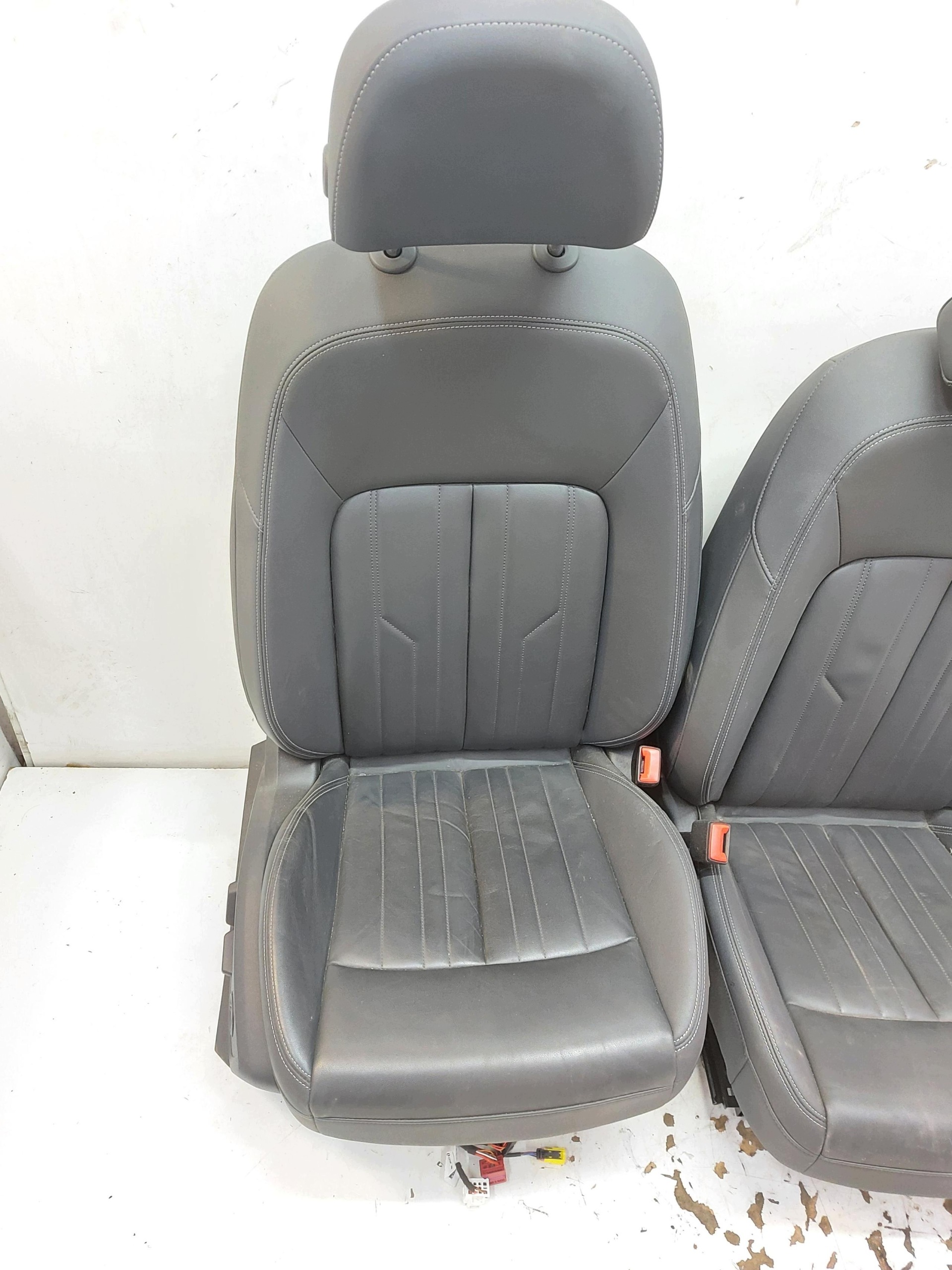Audi Q8 E-TRON SportBack 4KE sitze skorzane vorne heck sitz original