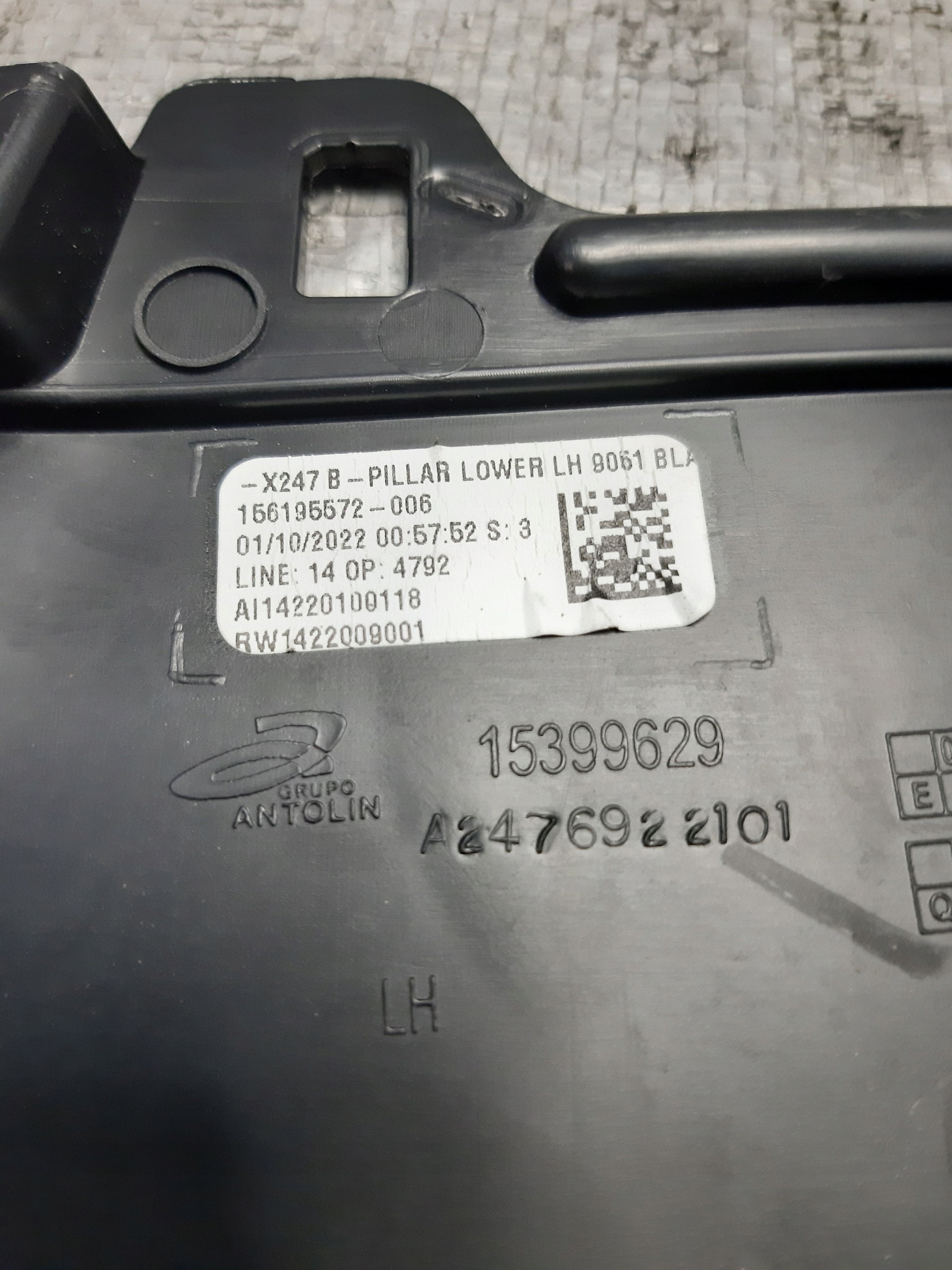 cover SLUPKA B left MERCEDES GLB X247