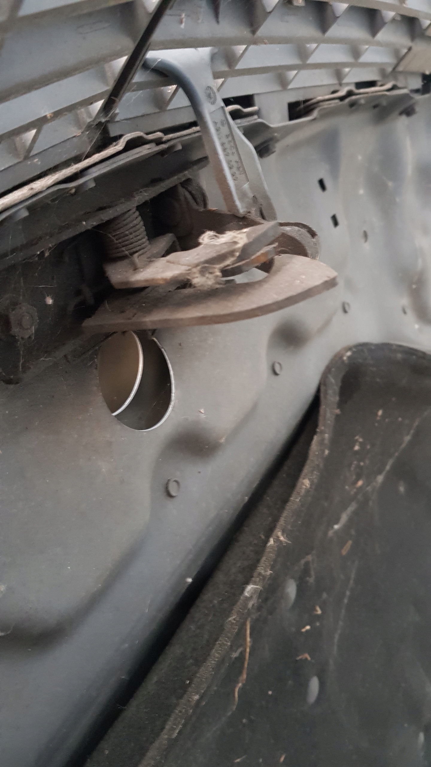 MERCEDES W211 Capot 368