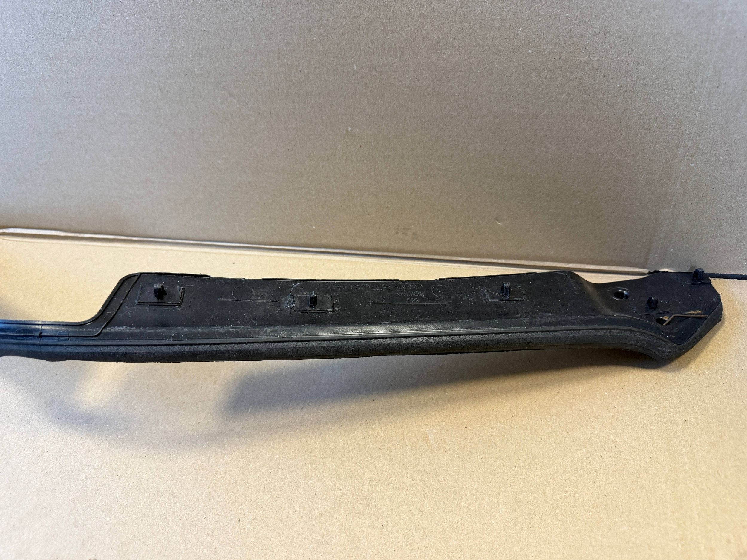 AUDI A3 8V moulding gasket bonnets front 8V0823126B