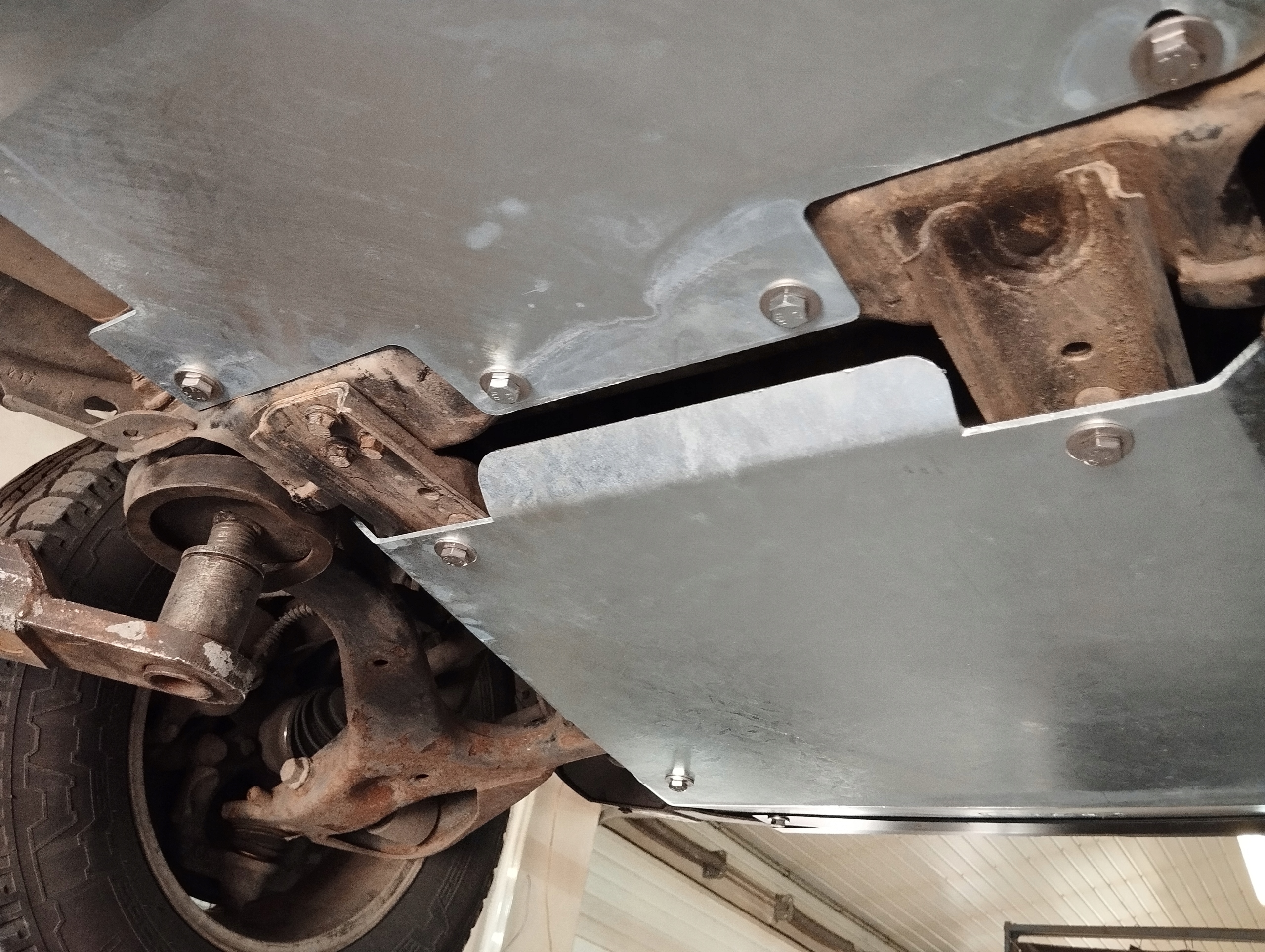 Osłona HD skrzyni biegów reduktora Land Rover Discovery 4 Aluminiowa Materiał aluminium