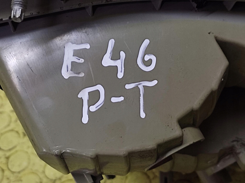 BMW 3 E46 sedan light rear part right LIFT 6907934