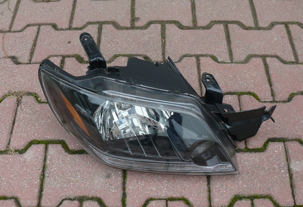 light REFLEKTOR right right front MITSUBISHI OUTLANDER and 1 03-06r. EUROPA