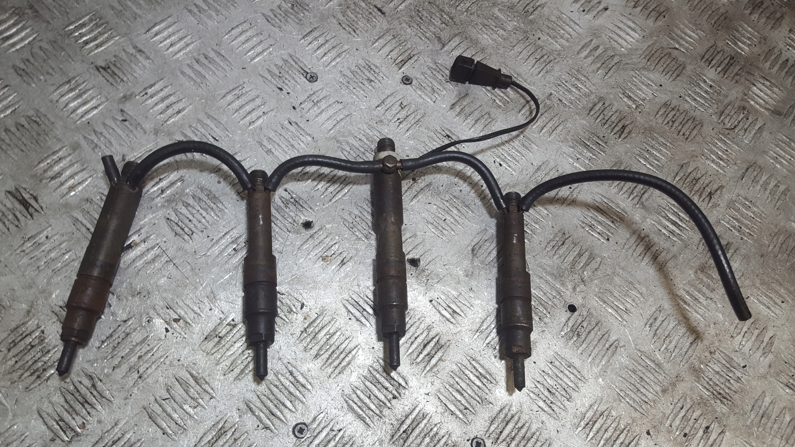 Einspritzdüse Einspritzdüse KOMPLET AUDI A4 B5 028130201G / 2FHKBEL58P87