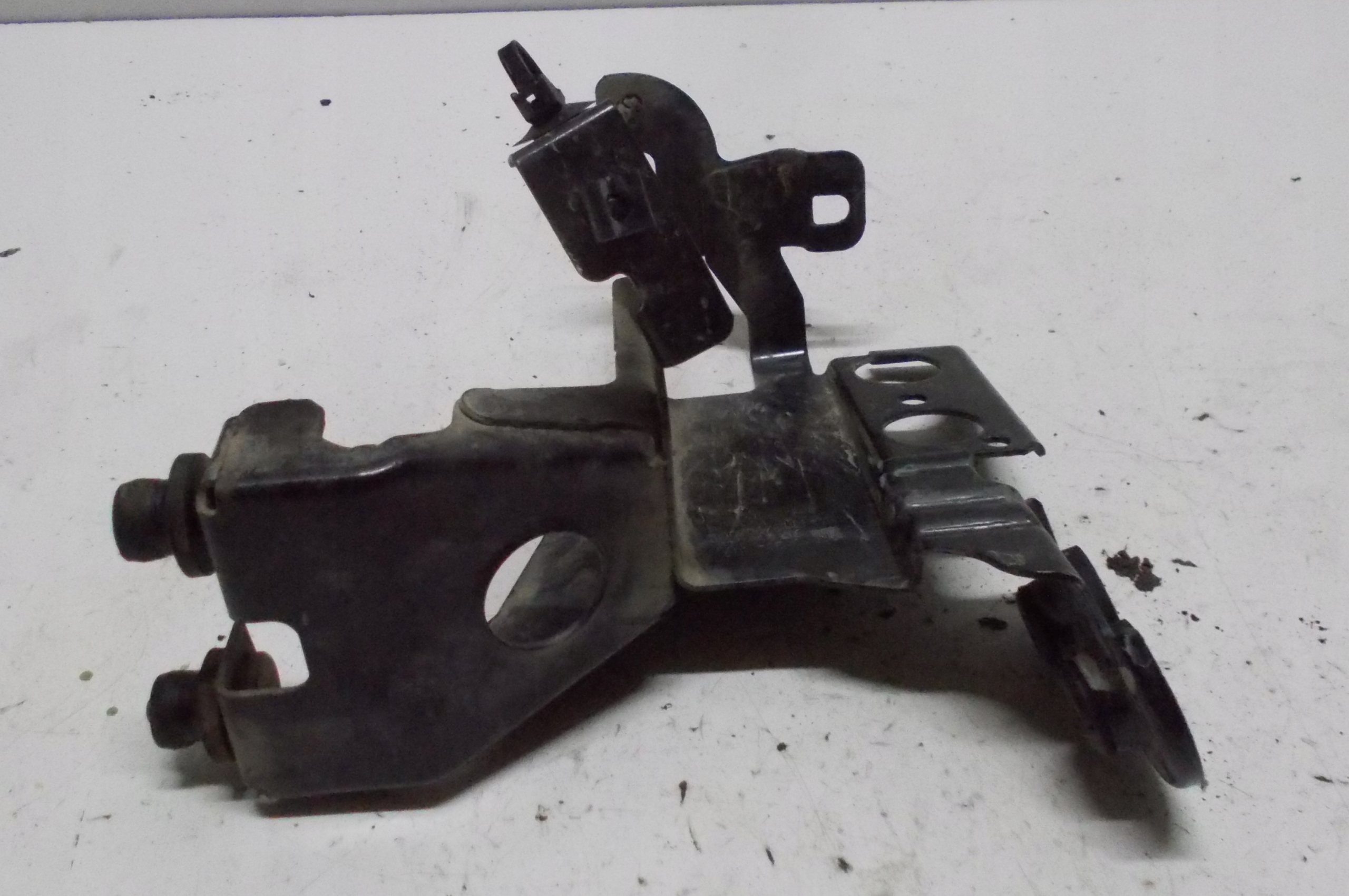 OPEL ASTRA J 1.7 CDTI 14R Support plaque POMPY ABS 13264387
