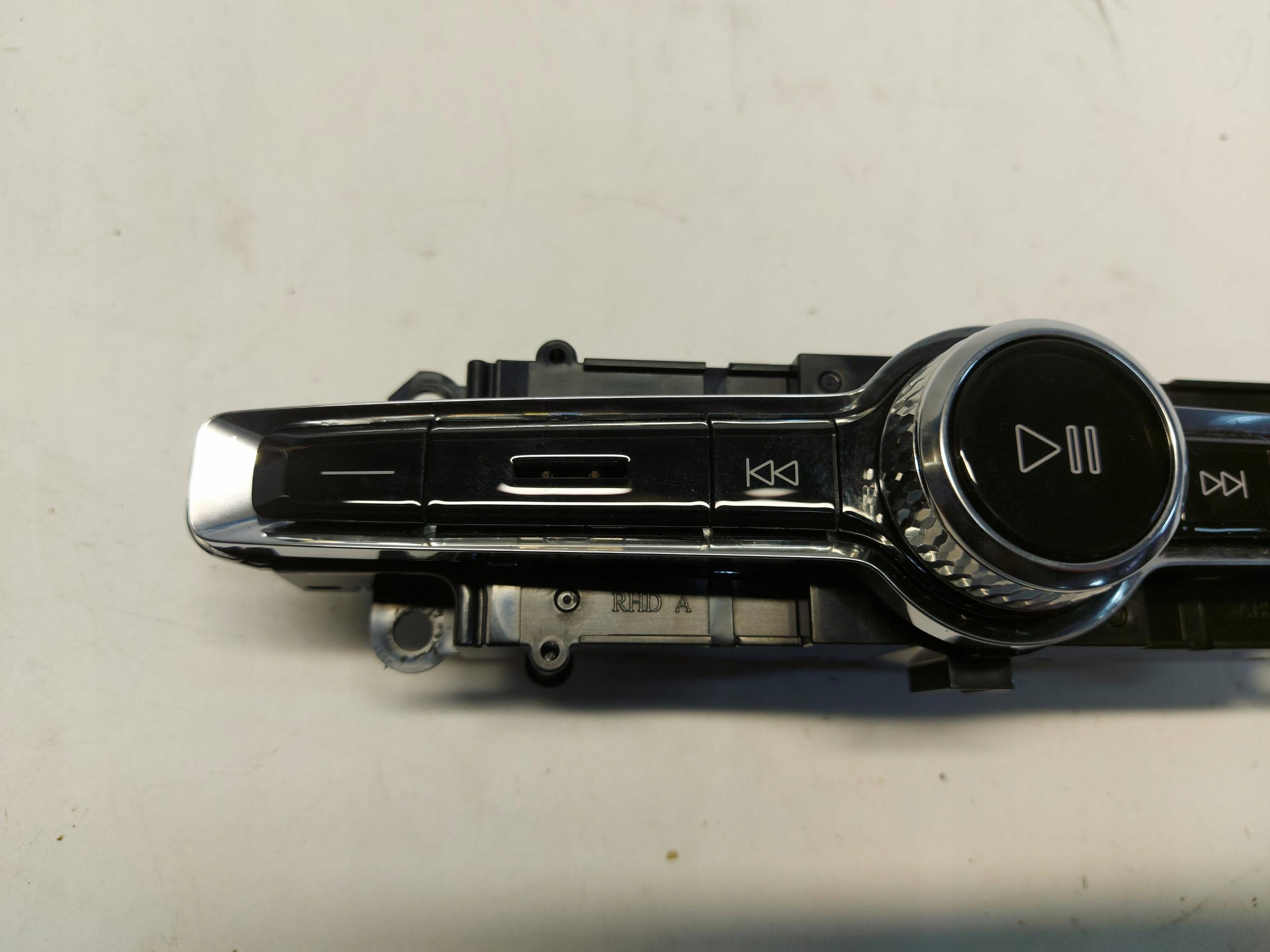 VOLVO XC60 II LIFT PANEL SCHALTER RADIA 31398846