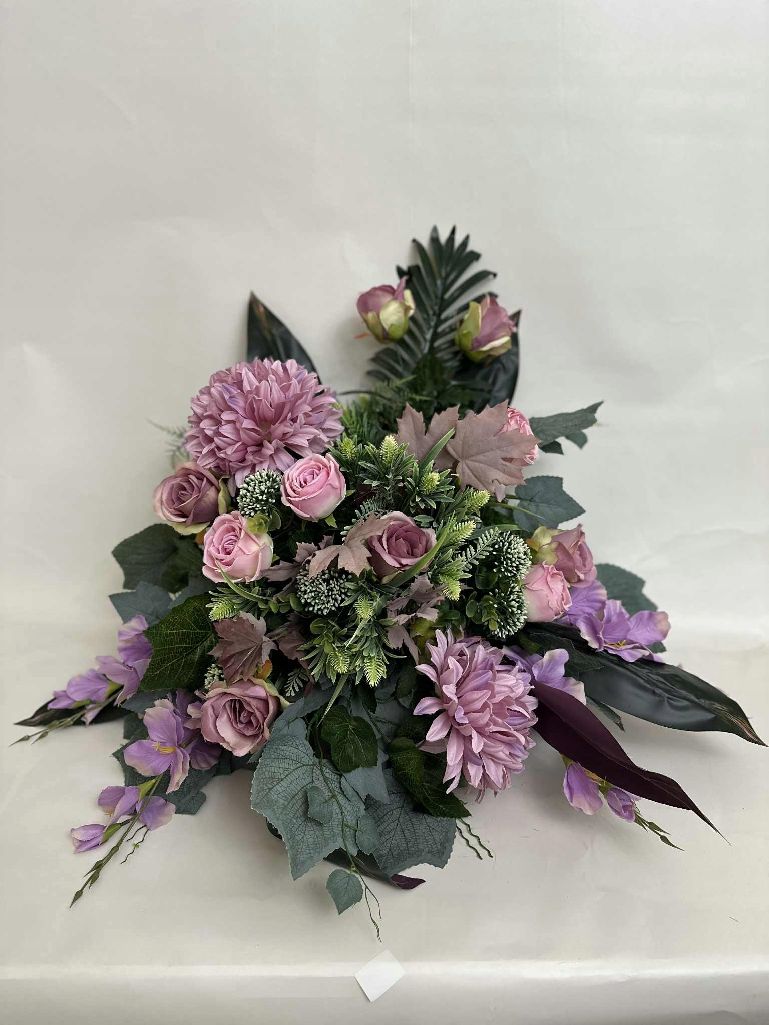 Kompozícia Kvety na hrob cintorín kytica kvetináč umelé kvety