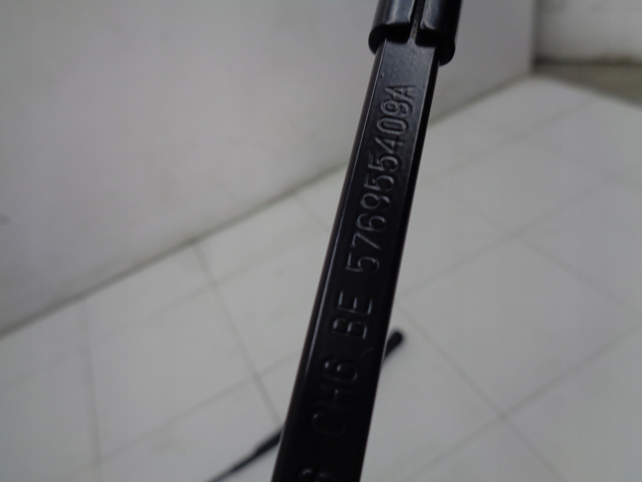 SKODA KAROQ wiper arm right left 17R>