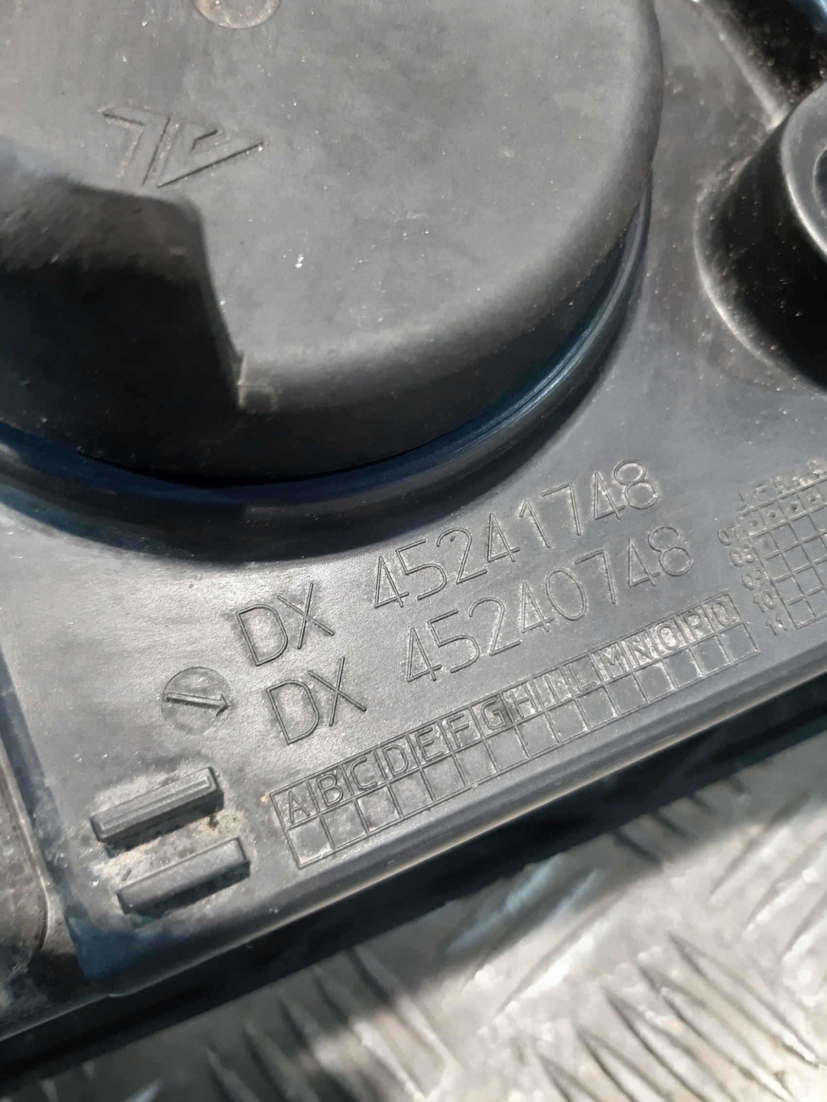 REFLEKTOR far desna prednji dio 504238093 IVECO