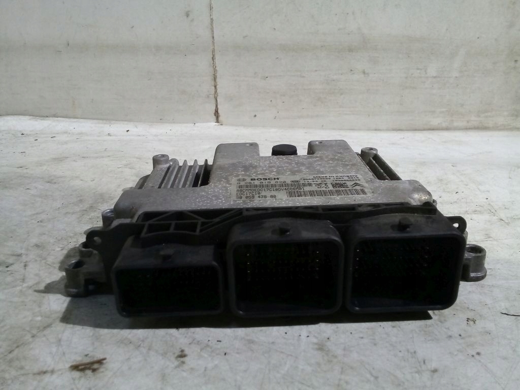 Peugeot 208 and computer of the engine 9805947580