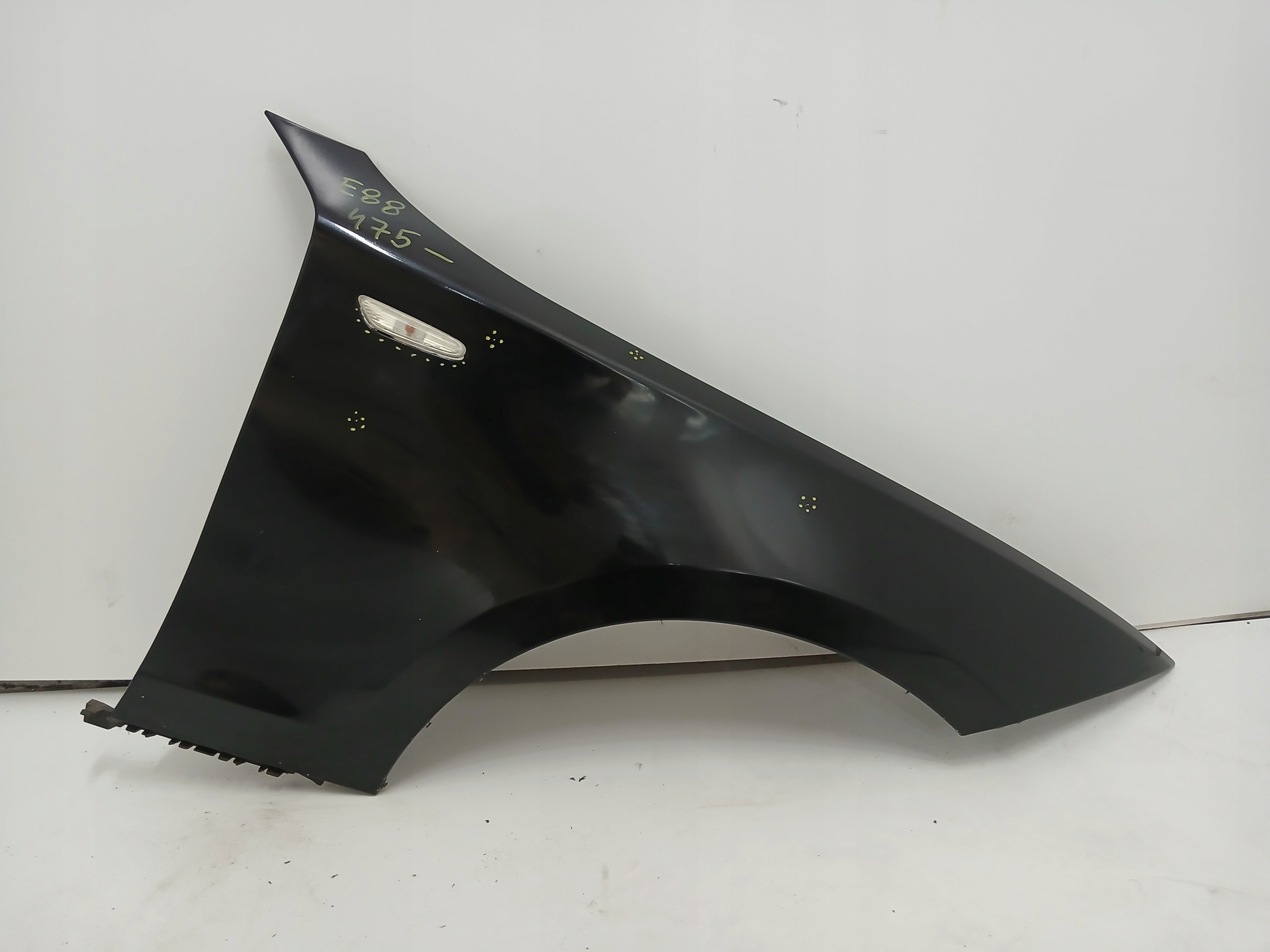 fender right front BMW E88 475 BLACK SAPPHIRE