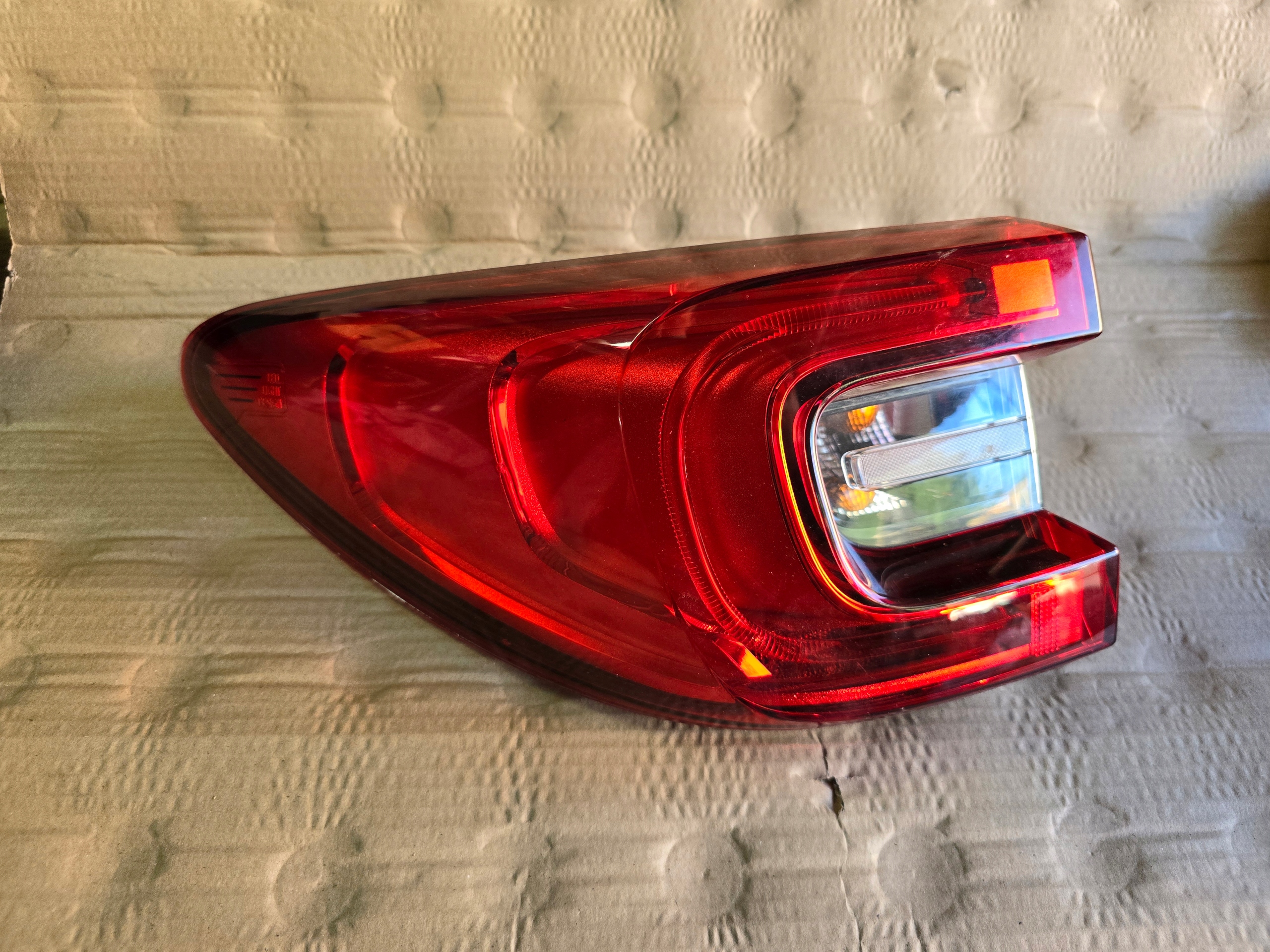 LAMPA TYŁ LEWA RENAULT KADJAR 265552478R