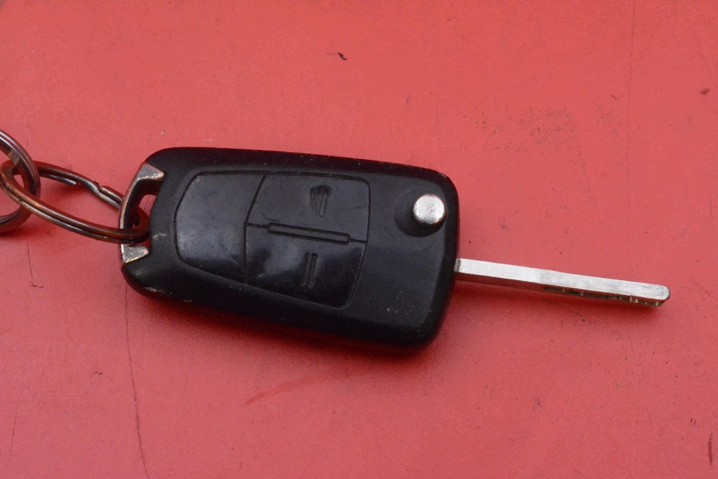 ignition key 2421430 OPEL ASTRA 3 III H 1.7 CDTI 100 KM 04-07