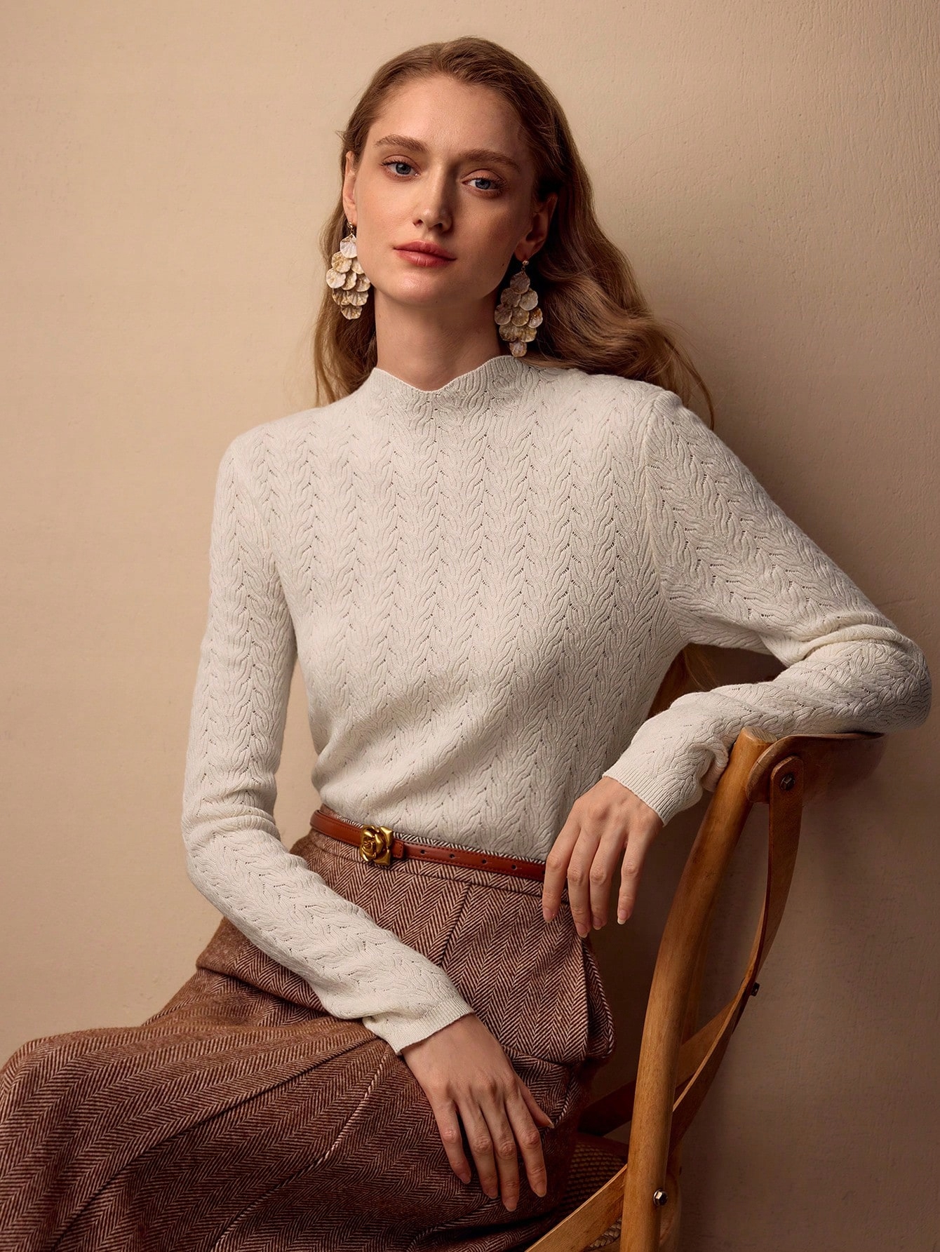 Vlněný Ažurový Svetr Přiléhavý Se Stojáčkem Béžový Motf Premium M 38