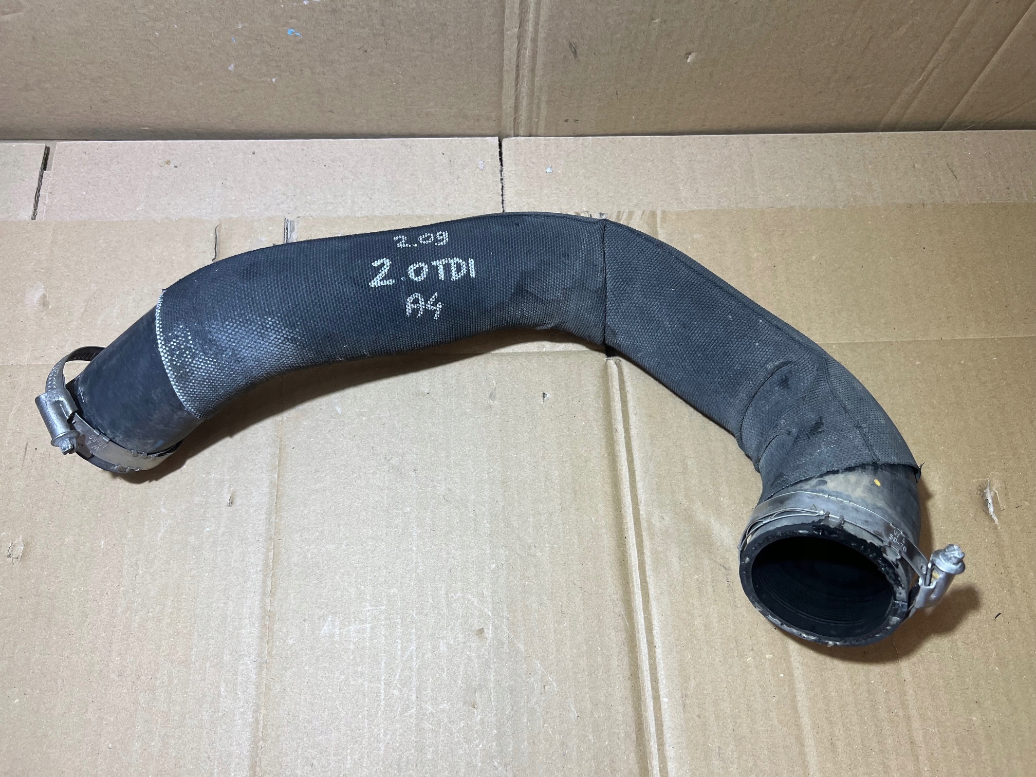 AUDI A4 B8 A5 8T LIFT rohr Schlauch intercooler luft 8K0145738AH