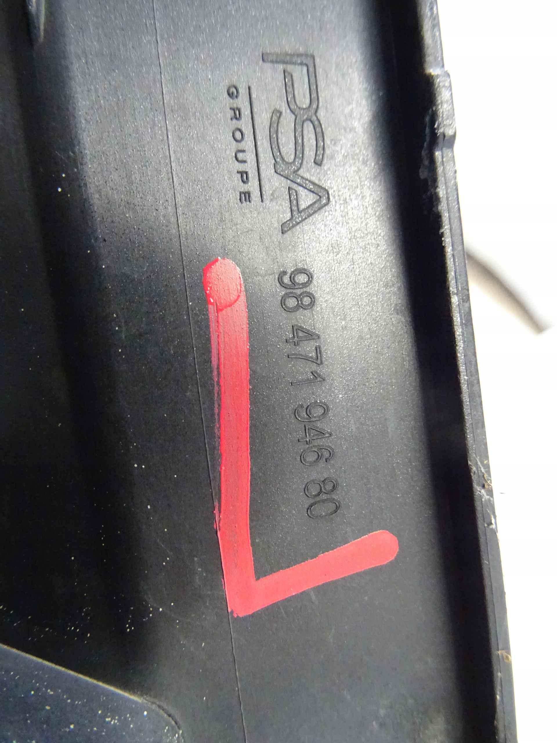 grid of a bumper front front central OPEL ASTRA L GS 9847194680