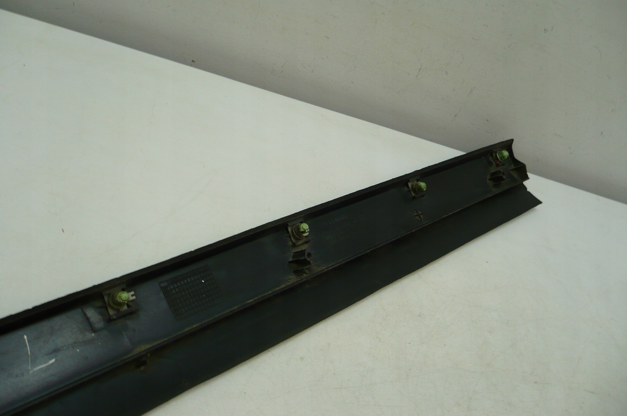 VW PASSAT B5 97- moulding door left front lower