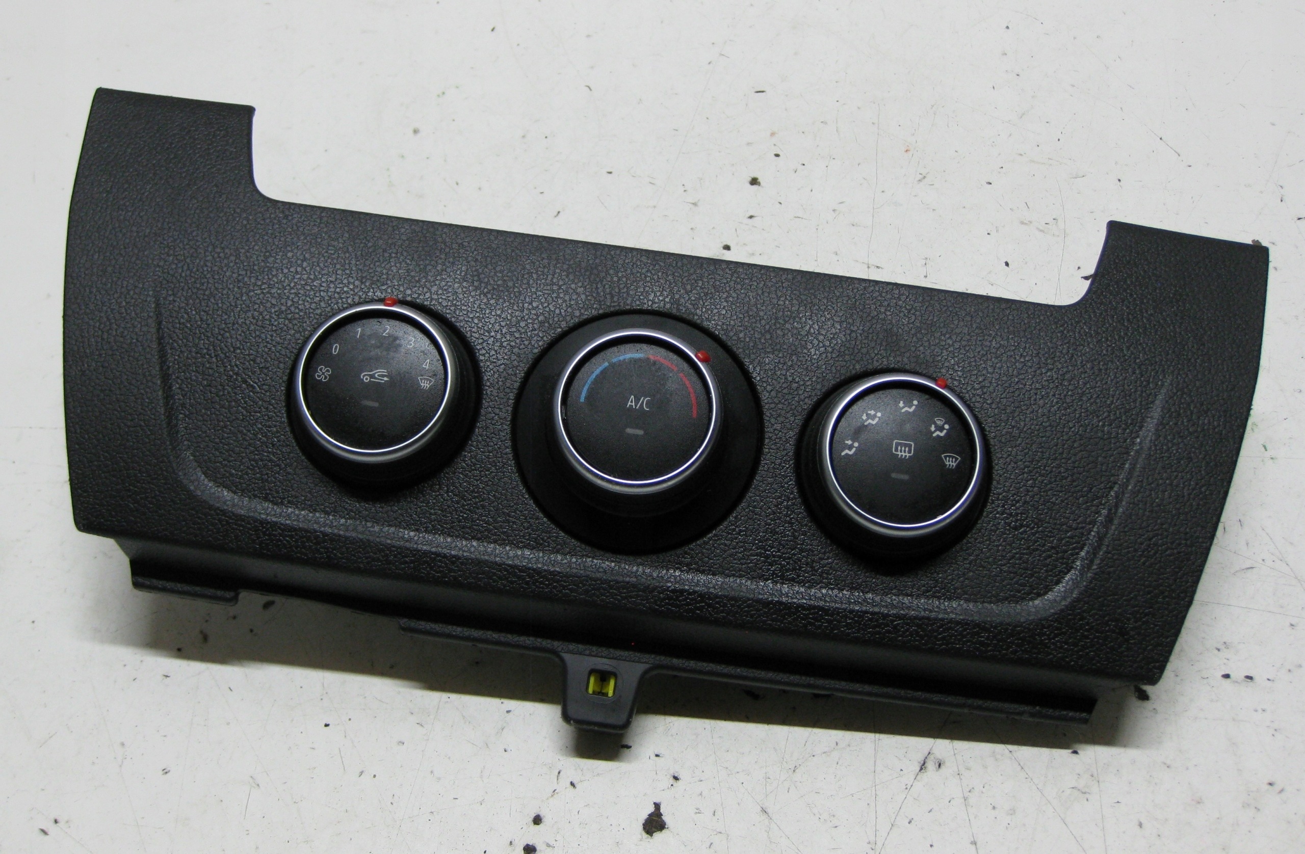 RENAULT MASTER III PANEL Bouton Bouches buses 275106521R