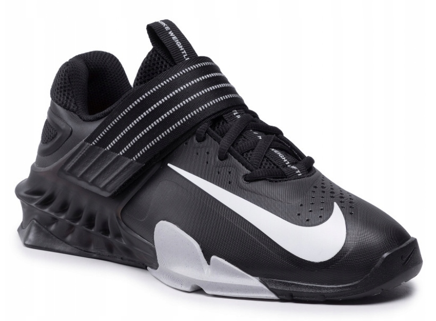Кроссовки Nike Savaleos