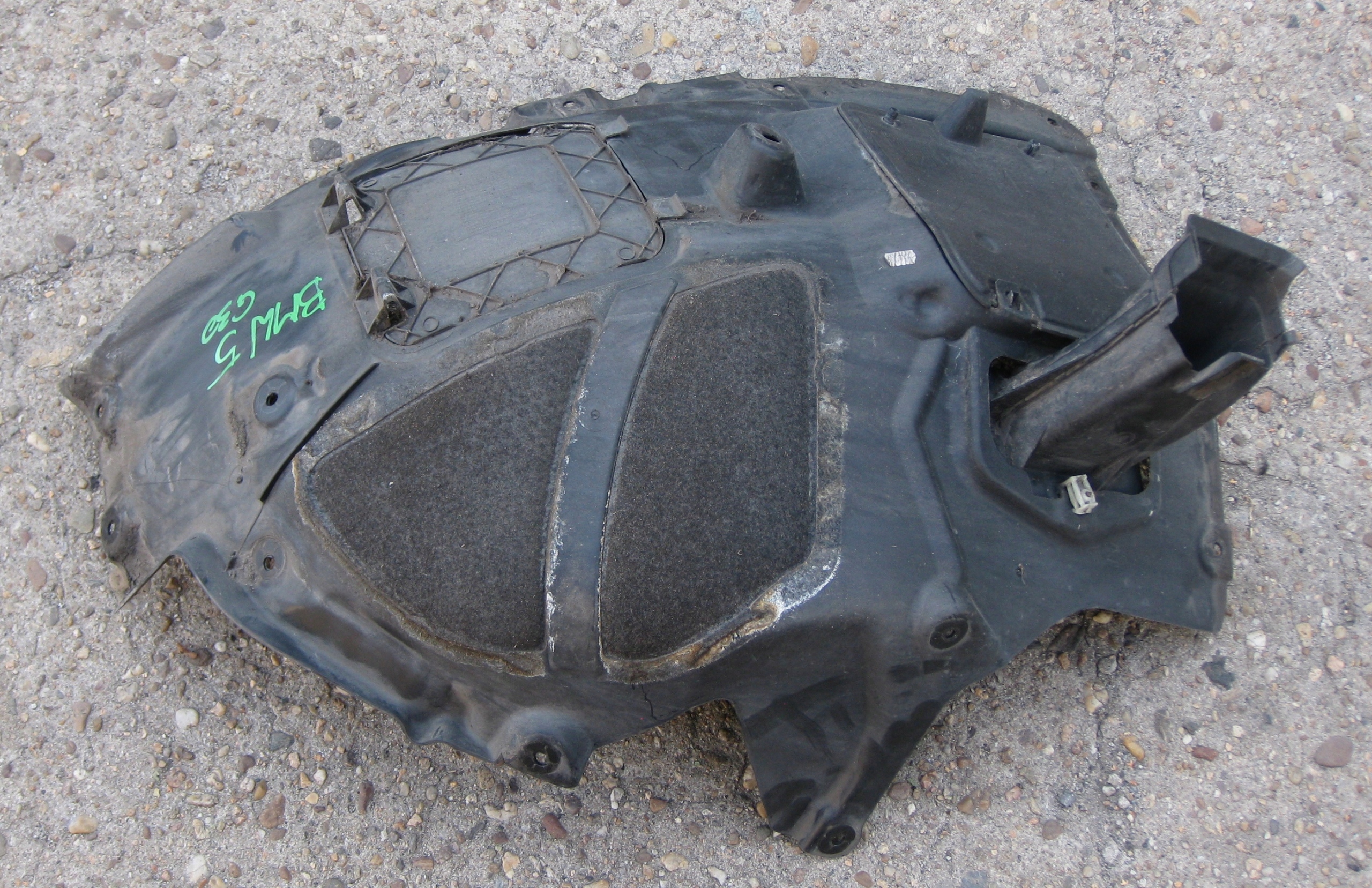 BMW 5 G30 3.0D 19R mudguard left front 7340785