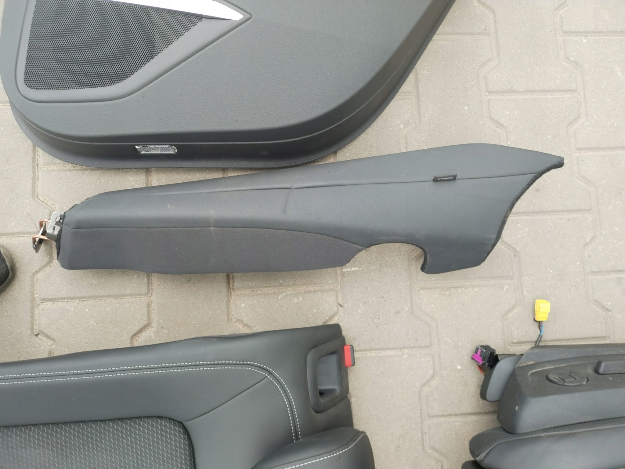 Audi E-TRON SPORTBACK suv кресла комплект s