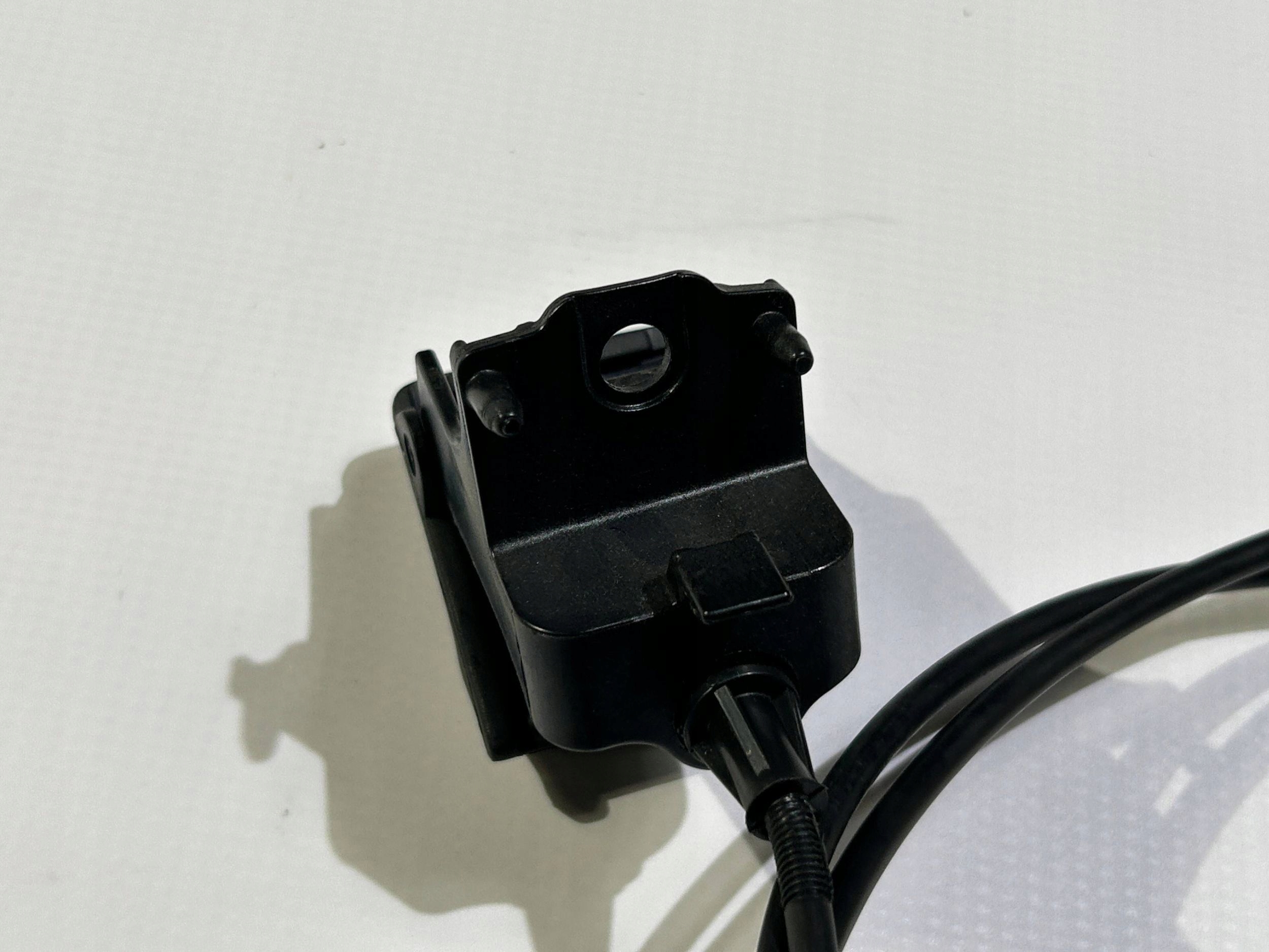 Câble Levier pour l’ouverture du capot Ford Explorer V 2011