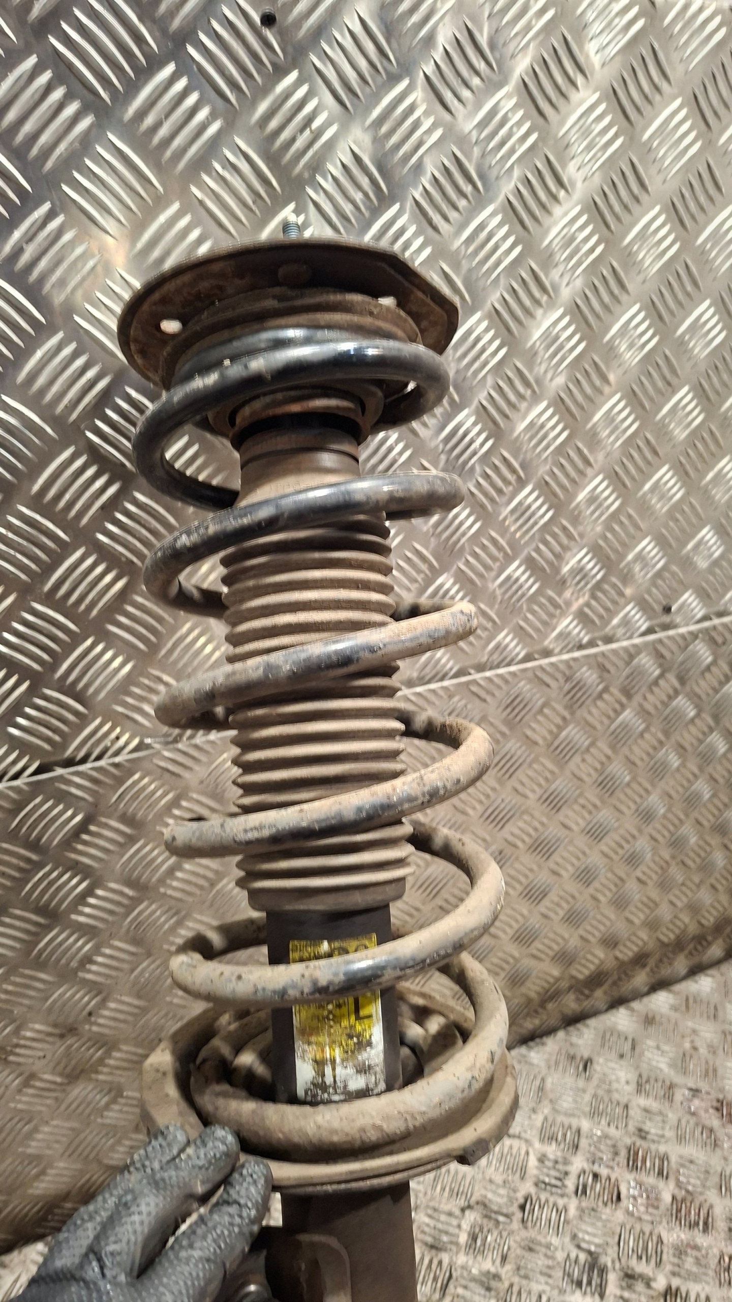 shock absorber swing left front CHEVROLET CAPTIVA 2.0D