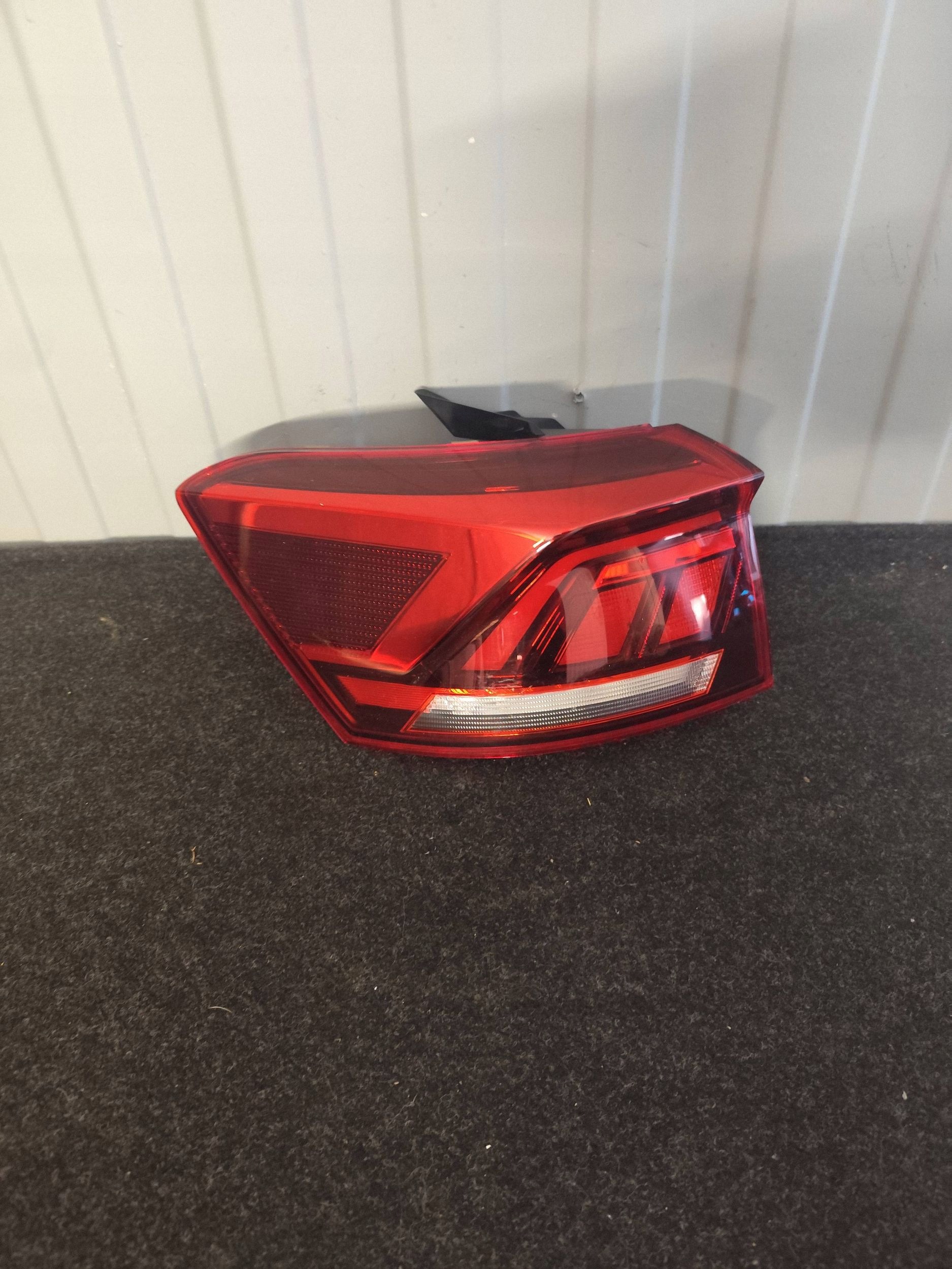 VW T-ROC LIFT 2GA light rear left 2GA945095D complete dismantling