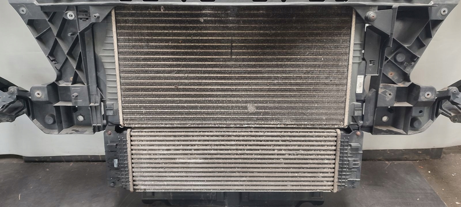 support panel for radiators pillar iron radiator Mercedes Sprinter 906 2,2 CDI