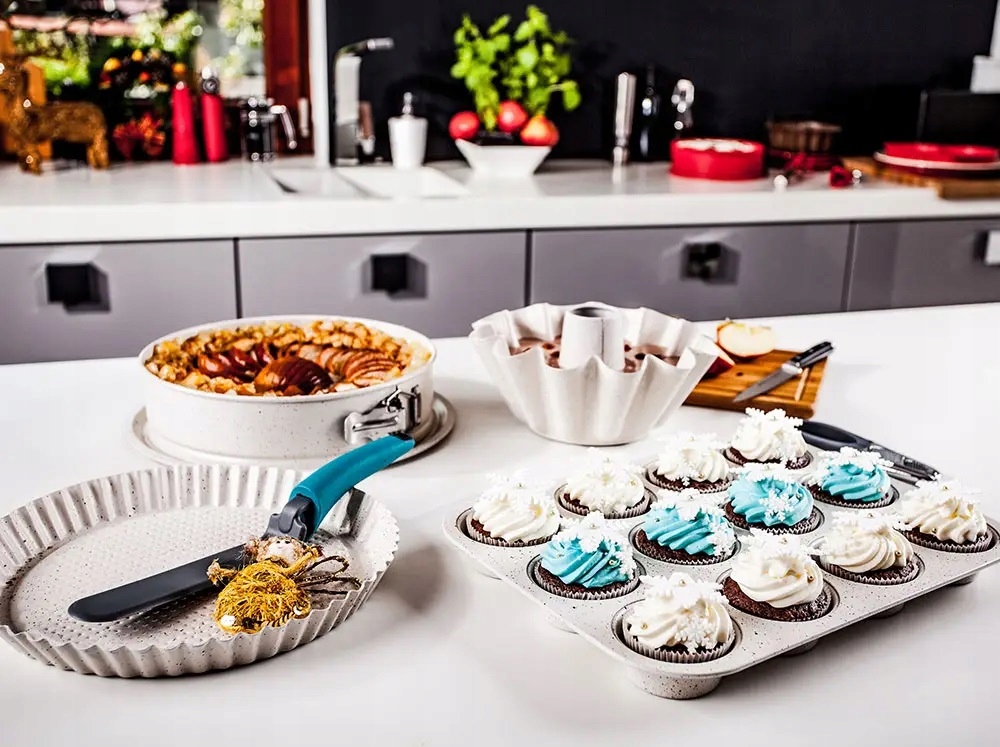 TORTOWNICA BLACHA FORMA DO PIECZENIA Z OBRĘCZĄ DO CIASTA WYSOKA DUŻA 26 CM Kod producenta 13411