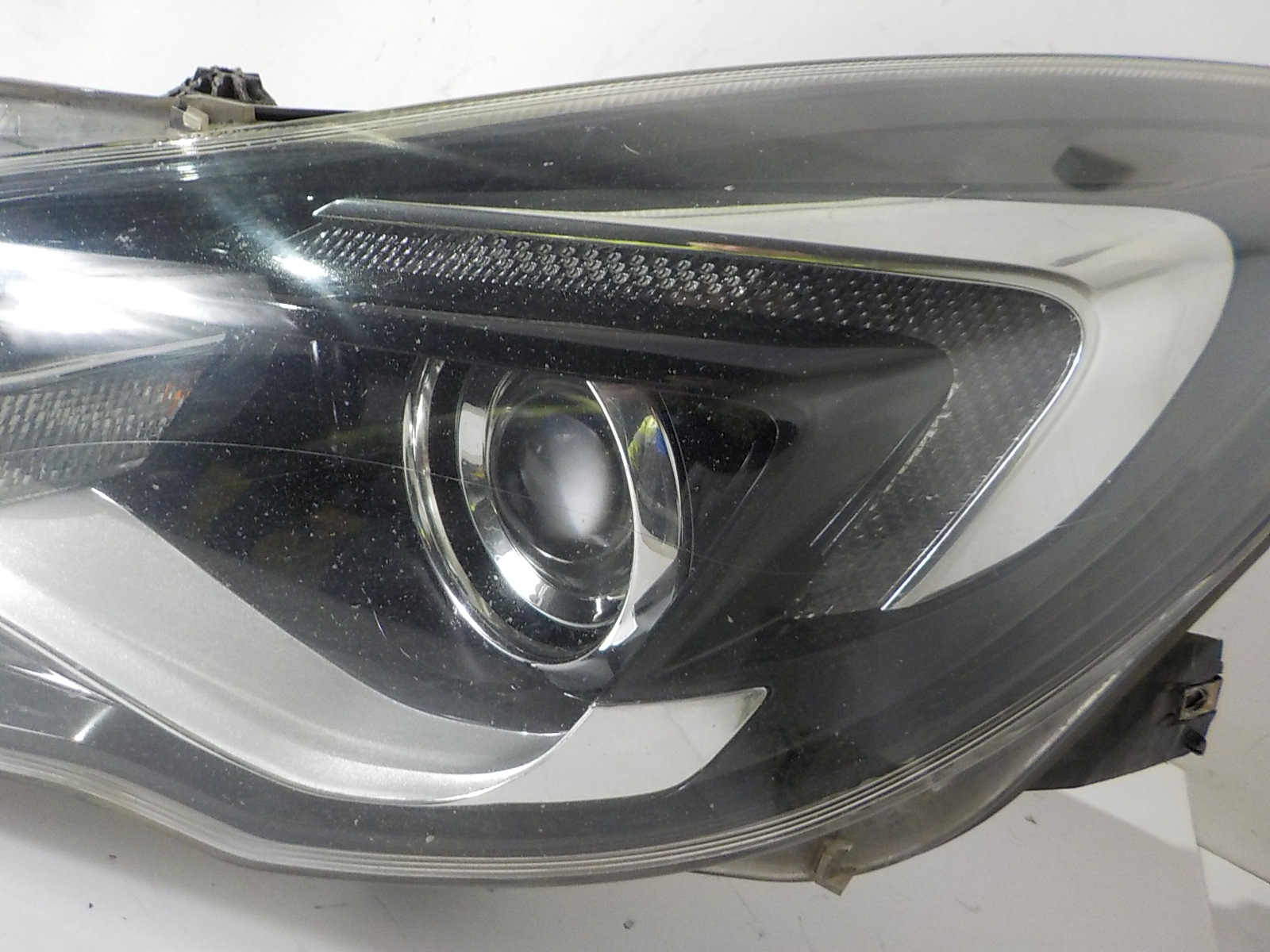 OPEL INSIGNIA A LIFT light left front front UK