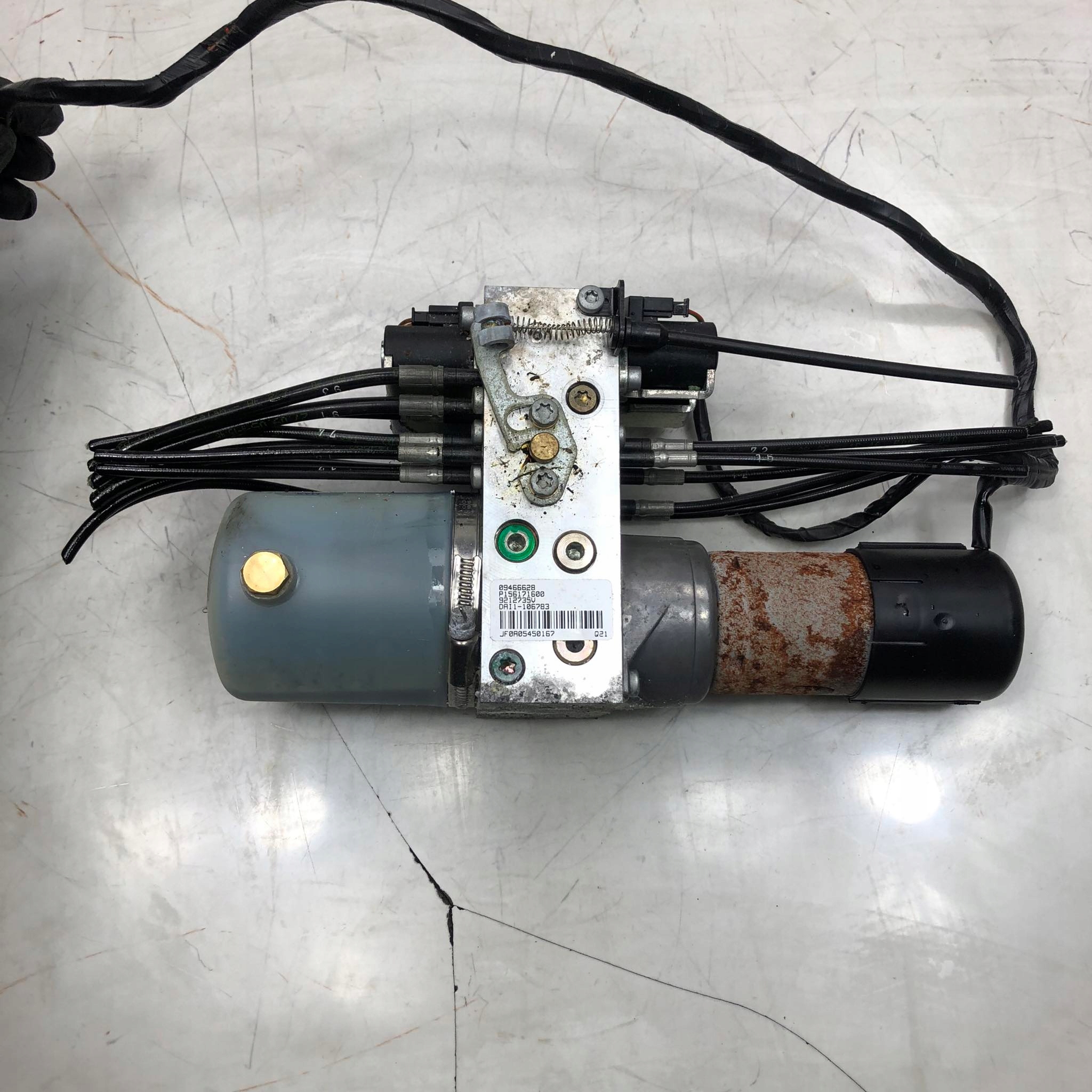 POMPA SIŁOWNIK DACHU C70 II Numer katalogowy części 156171600