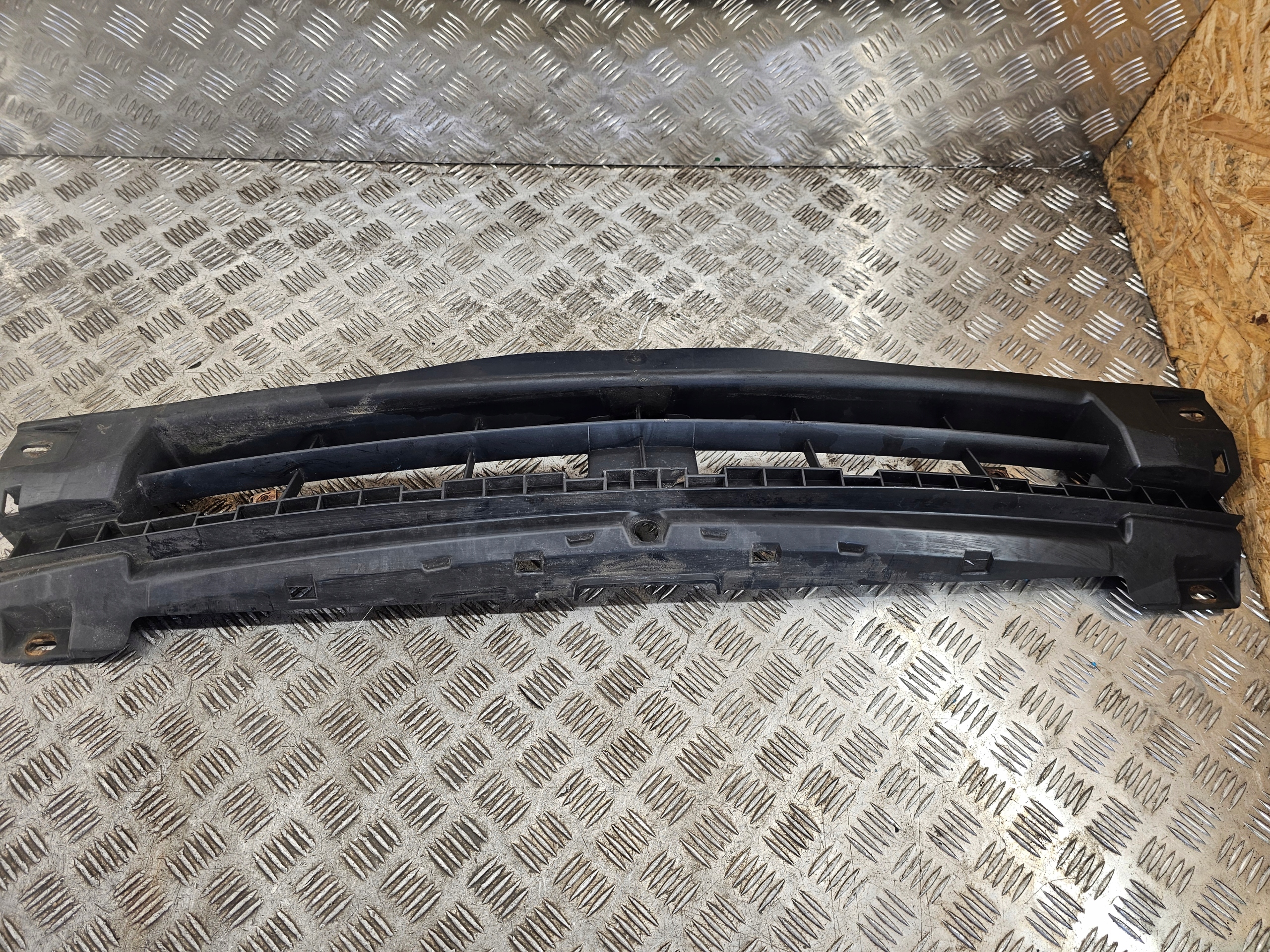 pillar bumper bracket front front OPEL VIVARO A 620300101R