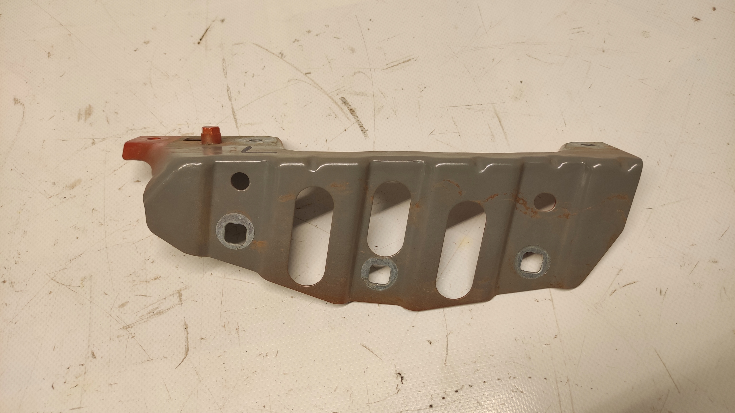 RENAULT CLIO V sinistro staffa parafango 641C16229R 19-23
