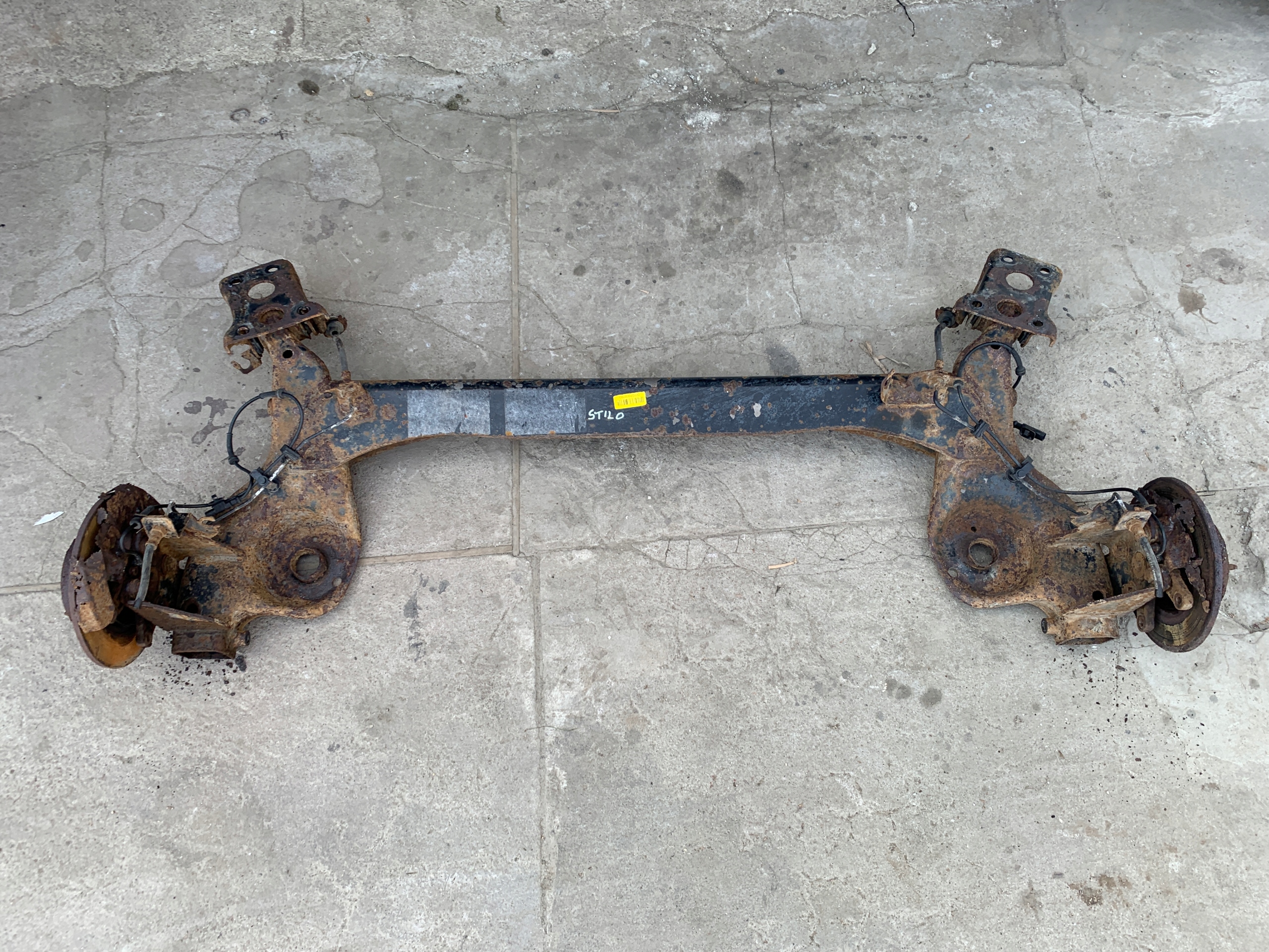 BELKA TYLNA ZAWIESZENIA OŚ PIASTY ABS FIAT STILO 01-07 HB KOMBI 3D 5D