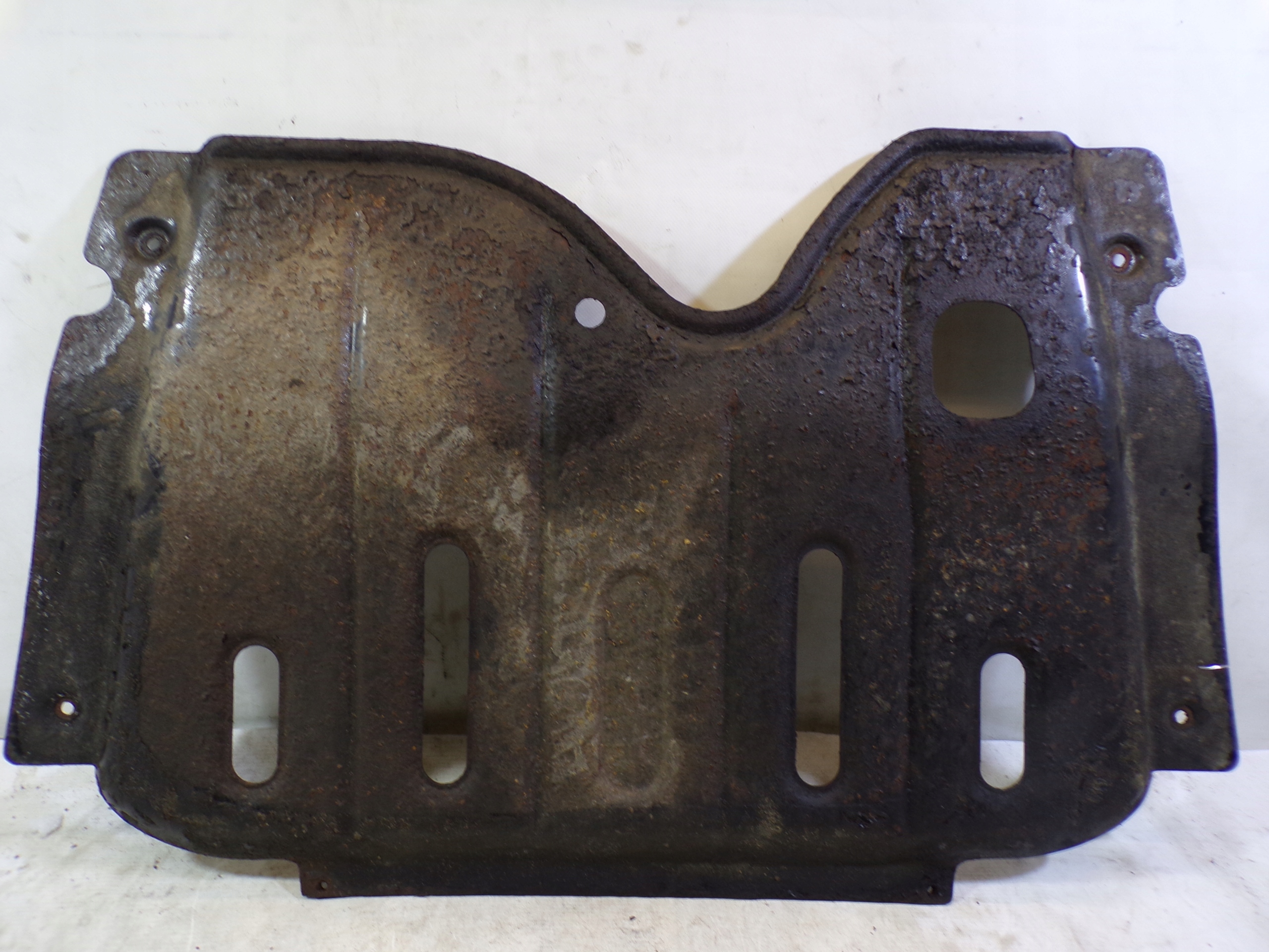 motor cover lower metallic DACIA SANDERO 1.4 (F1)