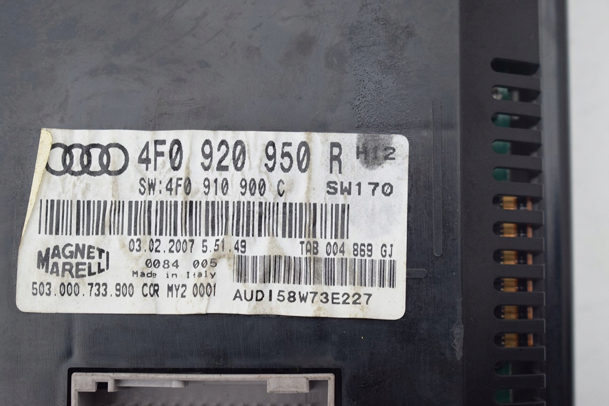 спидометр часы Audi OE 4F0920950R