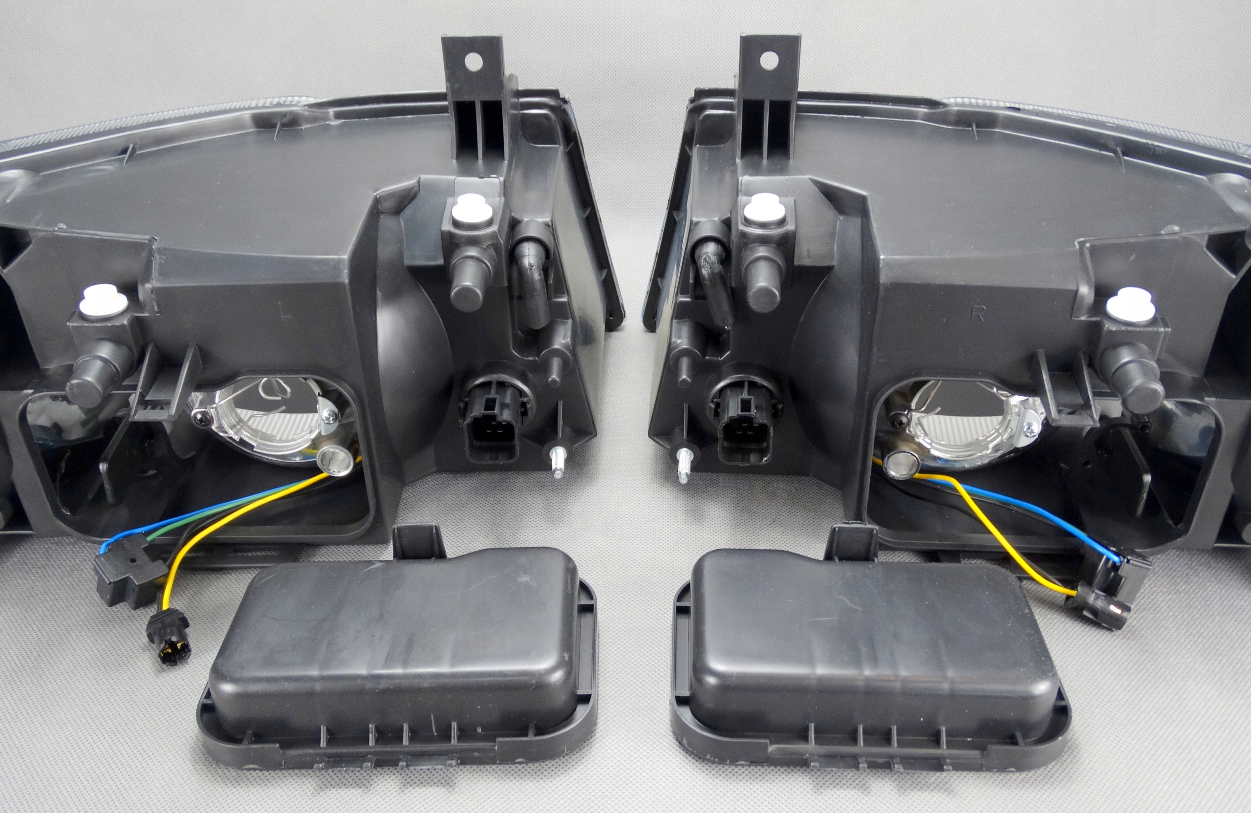 KOMPLET REFLEKTORÓW FORD TRANSIT 00-06 LAMPY PRZÓD Numer katalogowy części 1140064 1140054