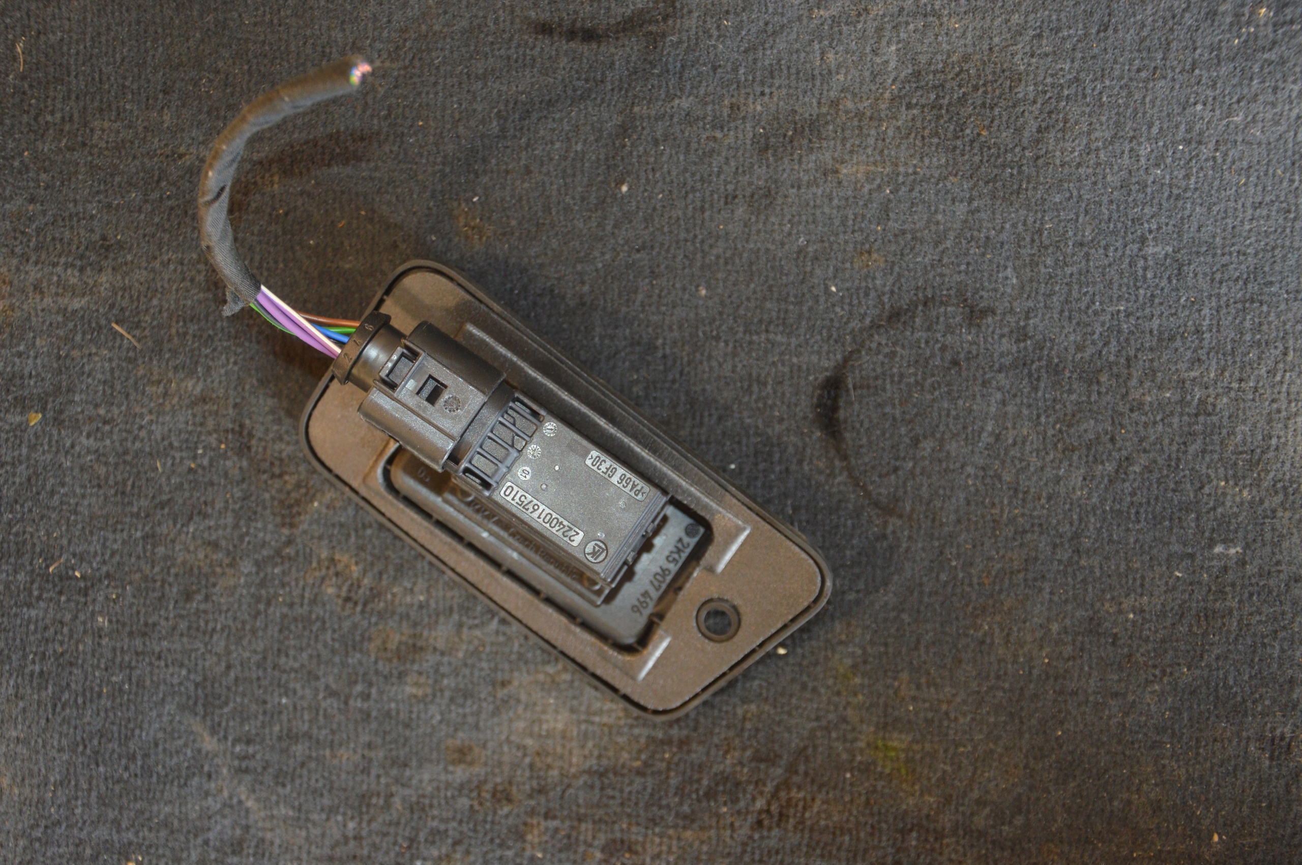 Vw Caddy III FL Styk bocznych drzwi 2K5907496