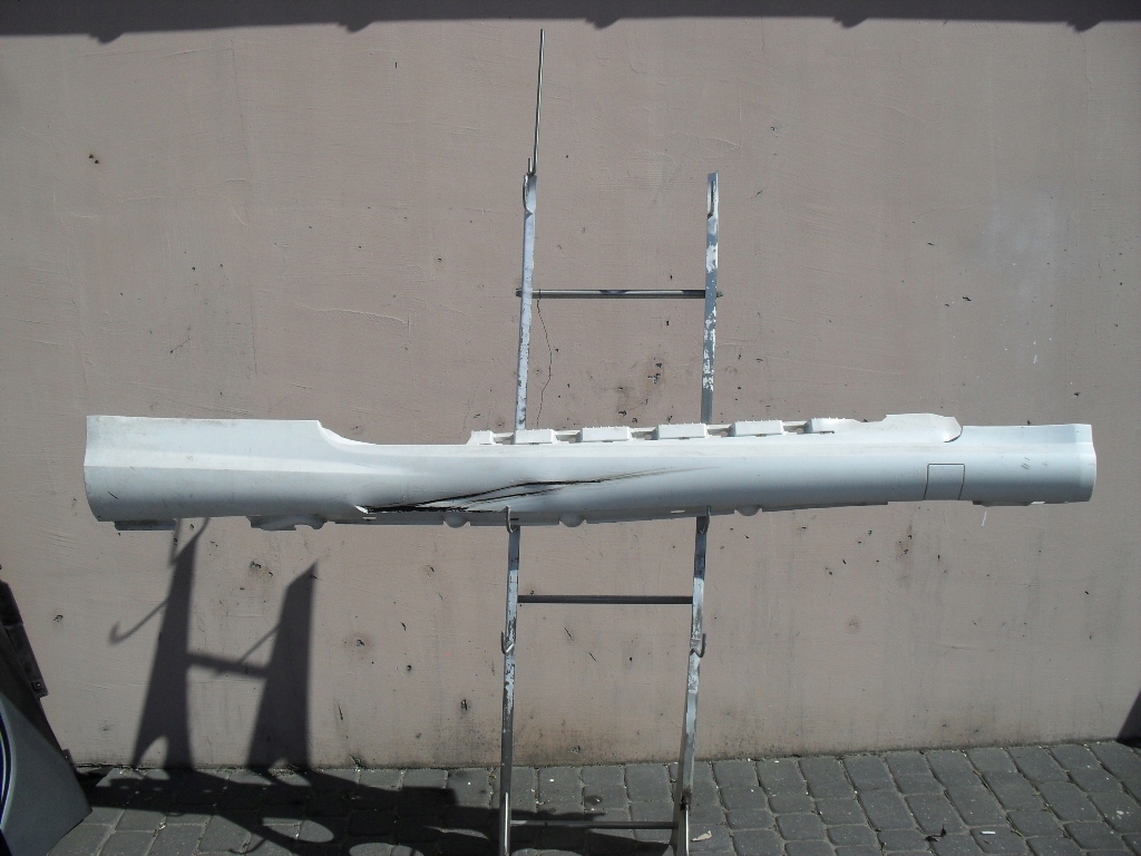 MERCEDES W207 COUPE LISTWA PROGOWA PRAWA AMG