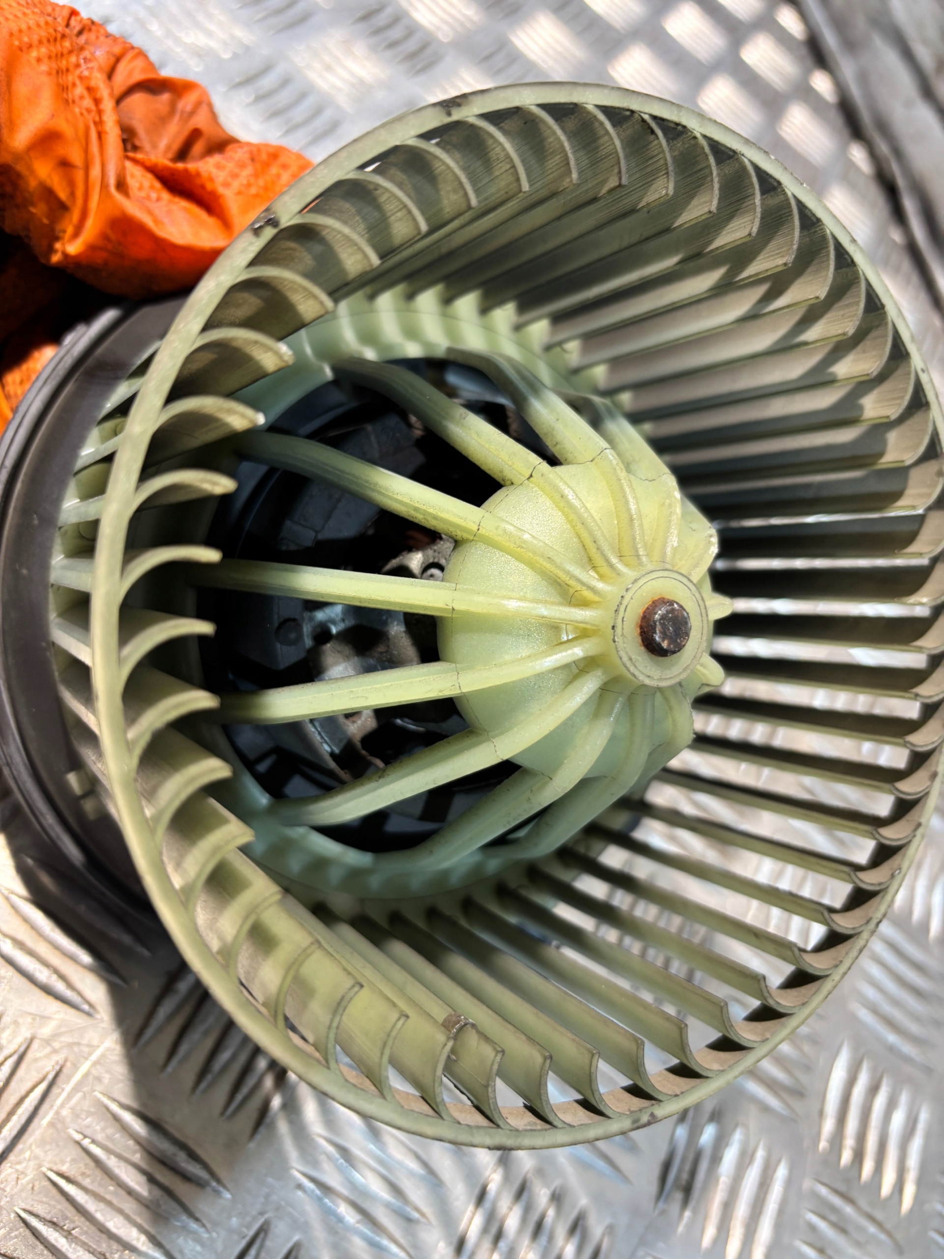Lüfter dmuchawa des lüfters Audi A4 B5 1.6B 8D1820021