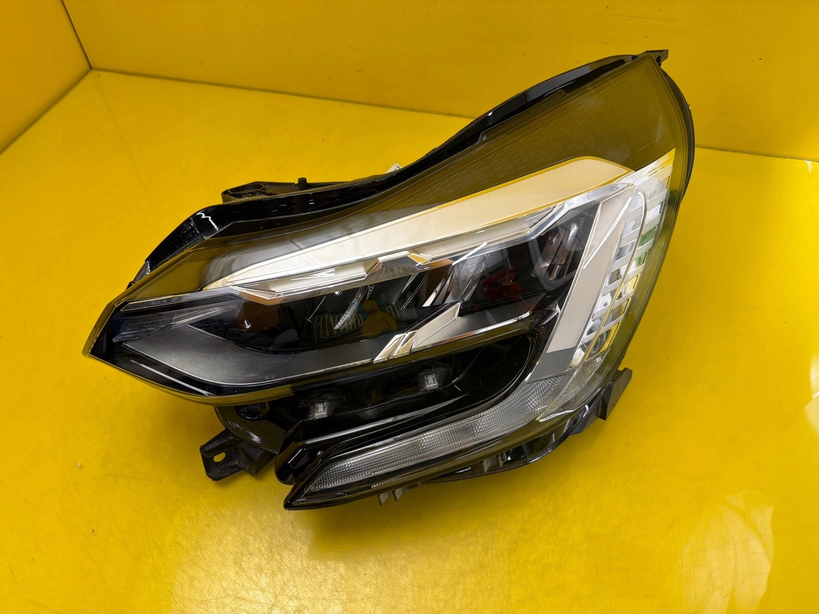 light left front Renault Captur II Full Led 260608054R