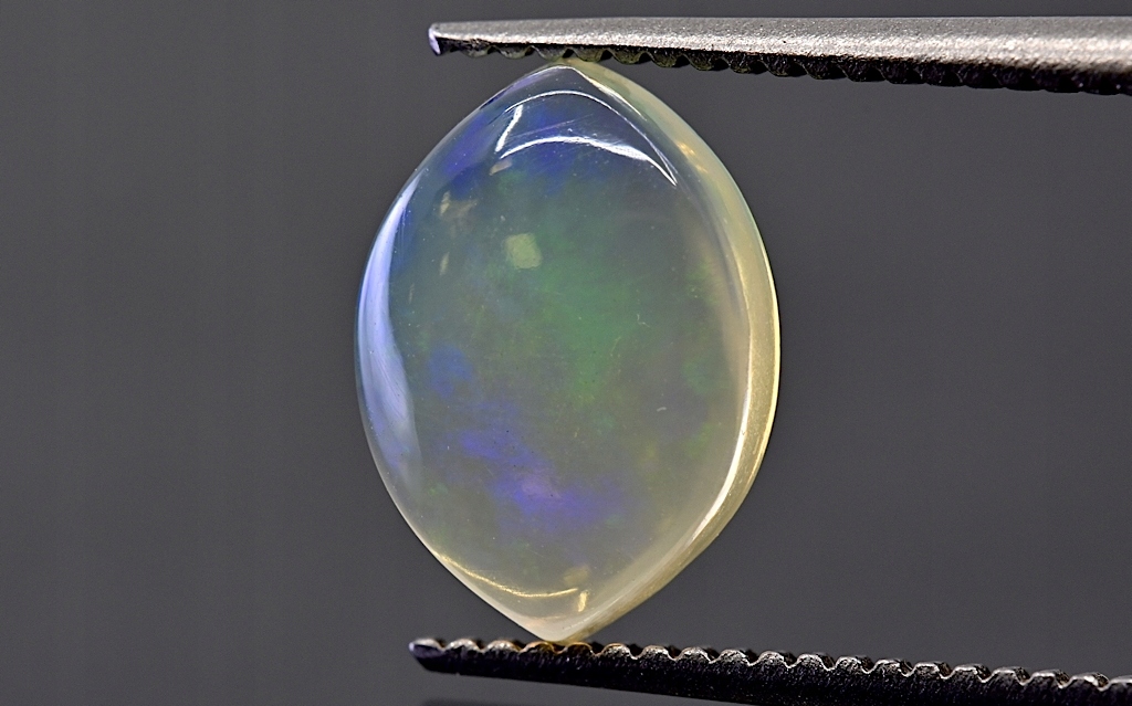 Opál z Etiopie kabošon markýza 9,5x7 mm