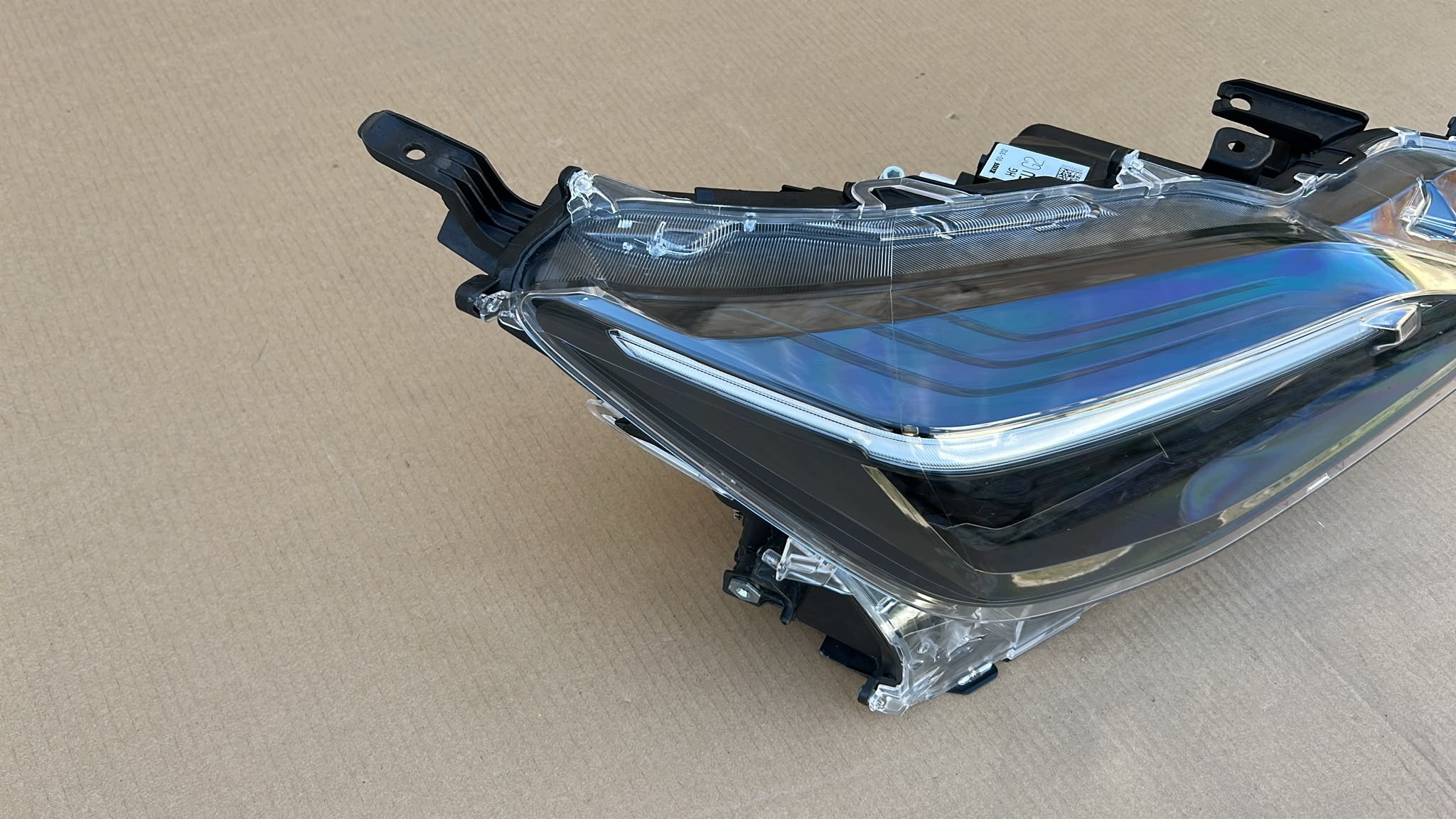 REFLEKTOR light left left front front TOYOTA YARIS CROSS 21