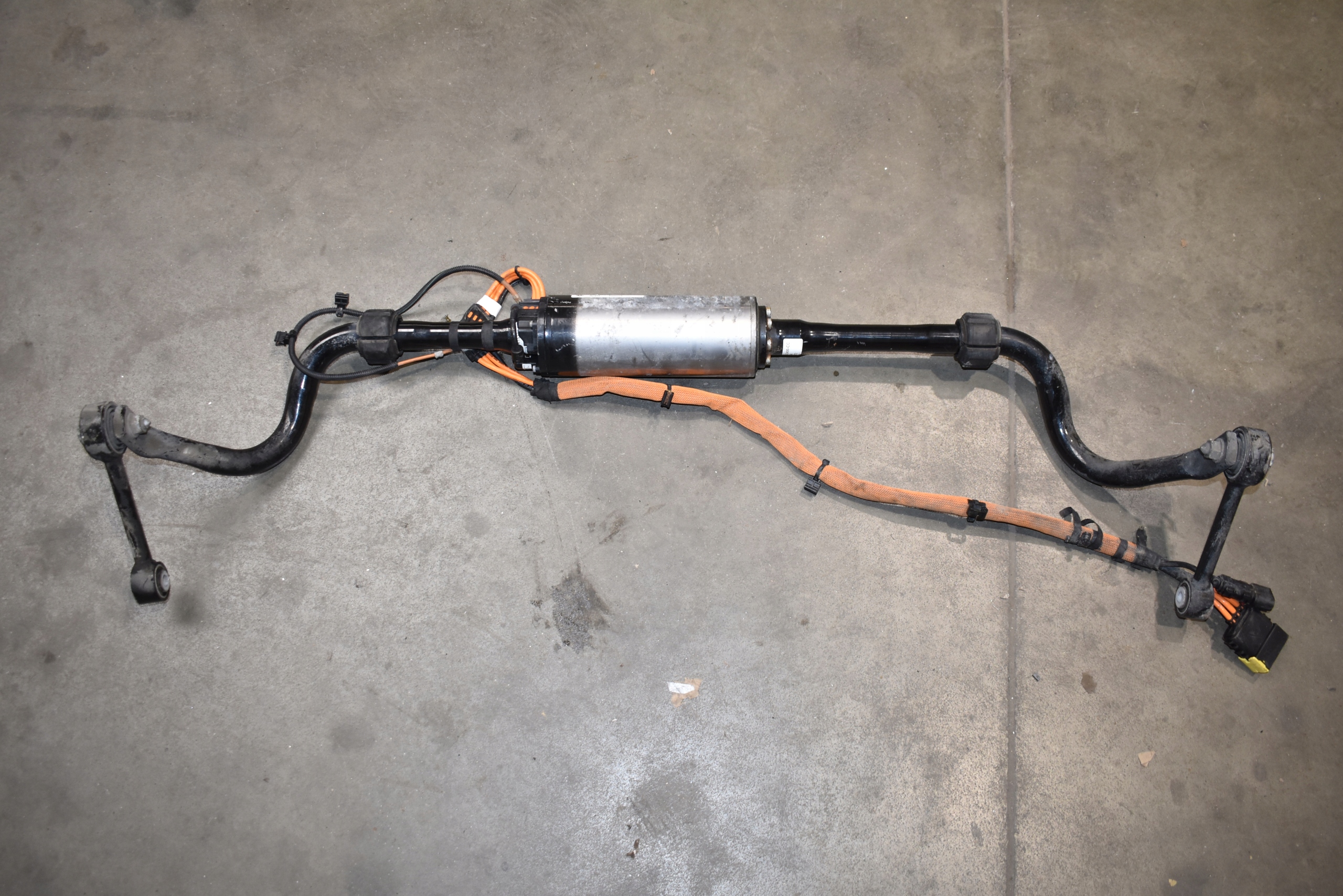 IDEALNY STABILIZATOR AKTYWNY front front LAMBORGHINI URUS AUDI RSQ8 1