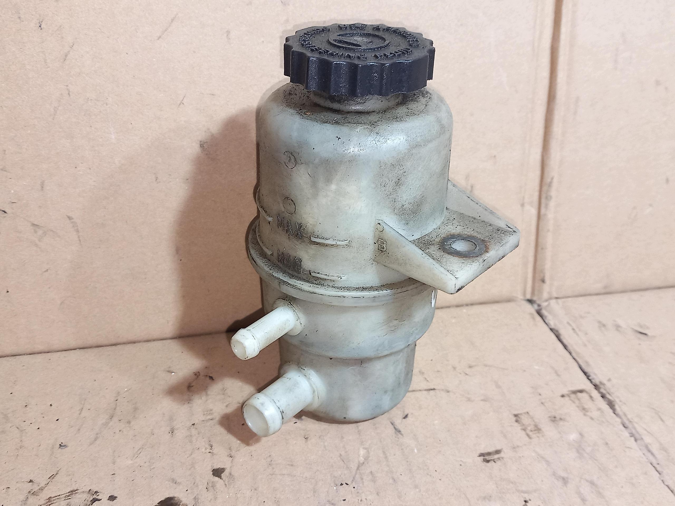 servoölbehälter CHRYSLER GRAND VOYAGER V 04721497AB