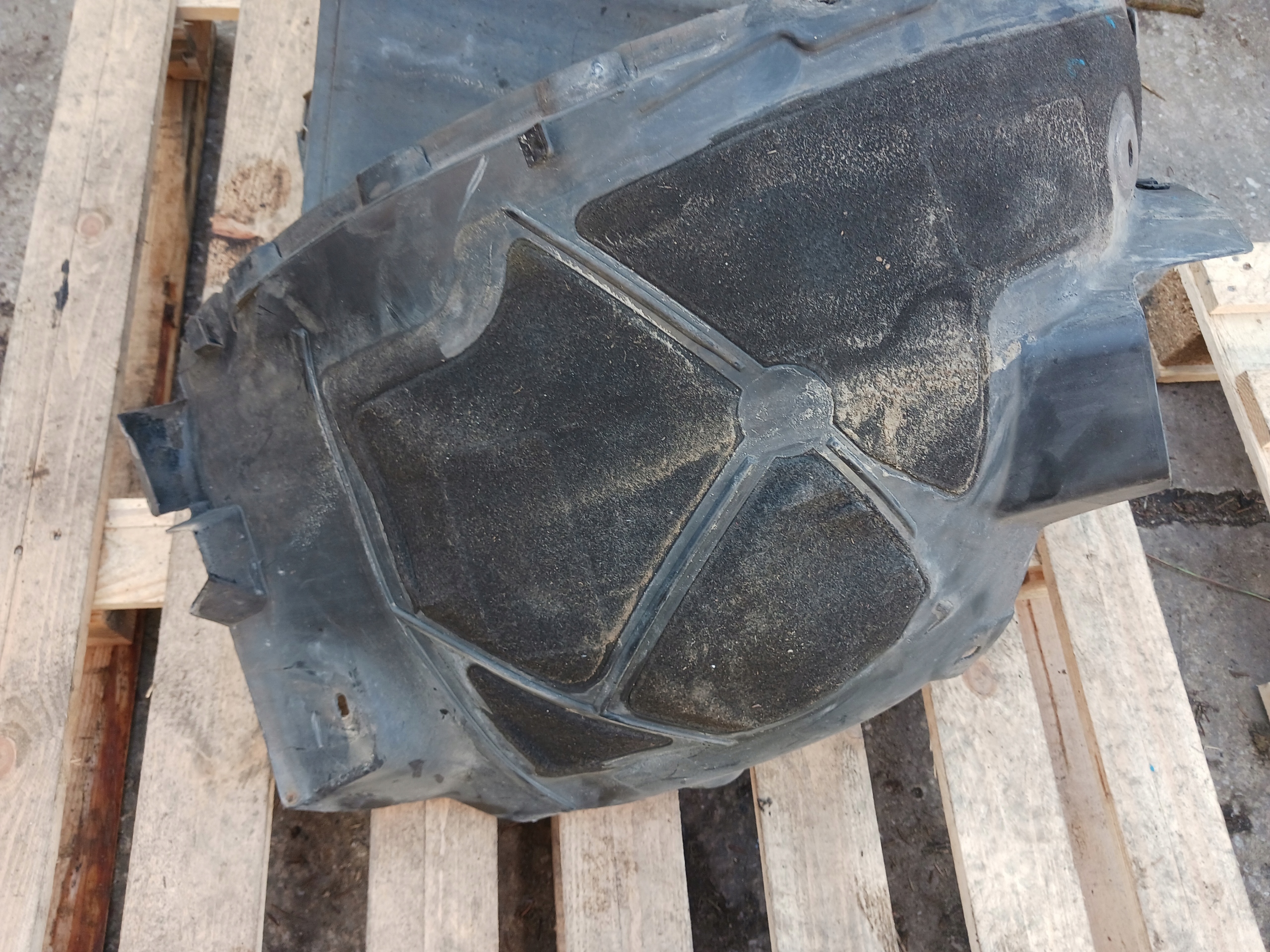 mudguard left front left front opel insignia a 13241160