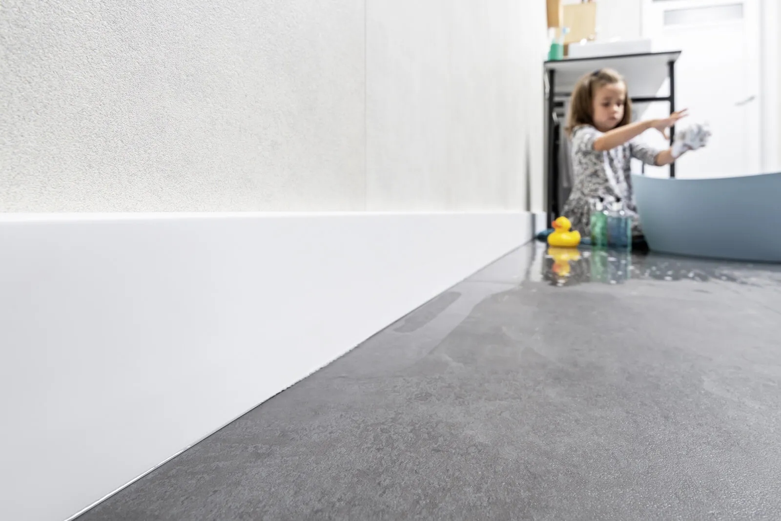 ZAŚLEPKA ZAŚLEPKI prawa + lewa do białej listwy przypodłogowej VOX ESP301 Długość 2 cm